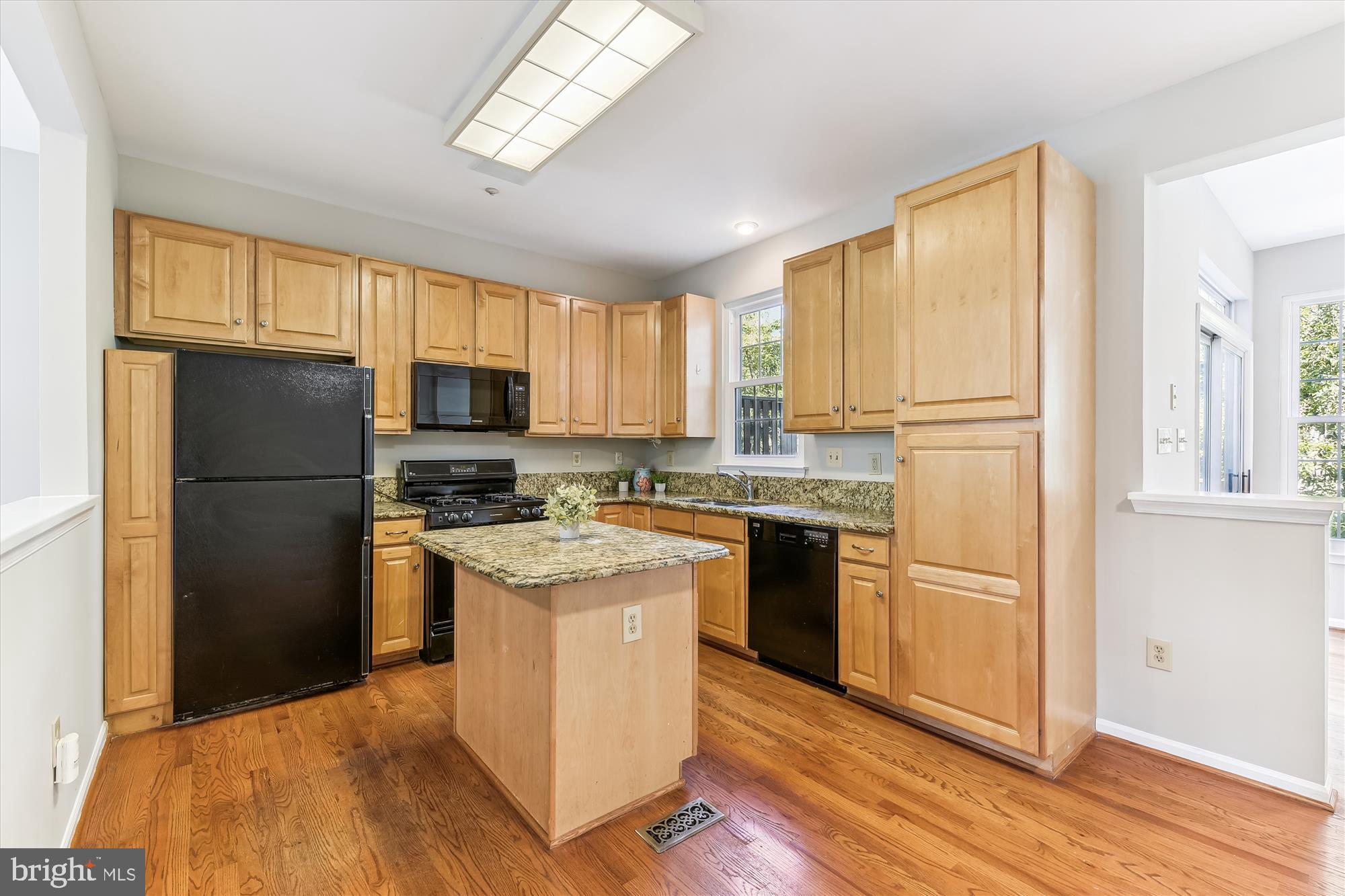 SOUTH RIVER COLONY - Residential