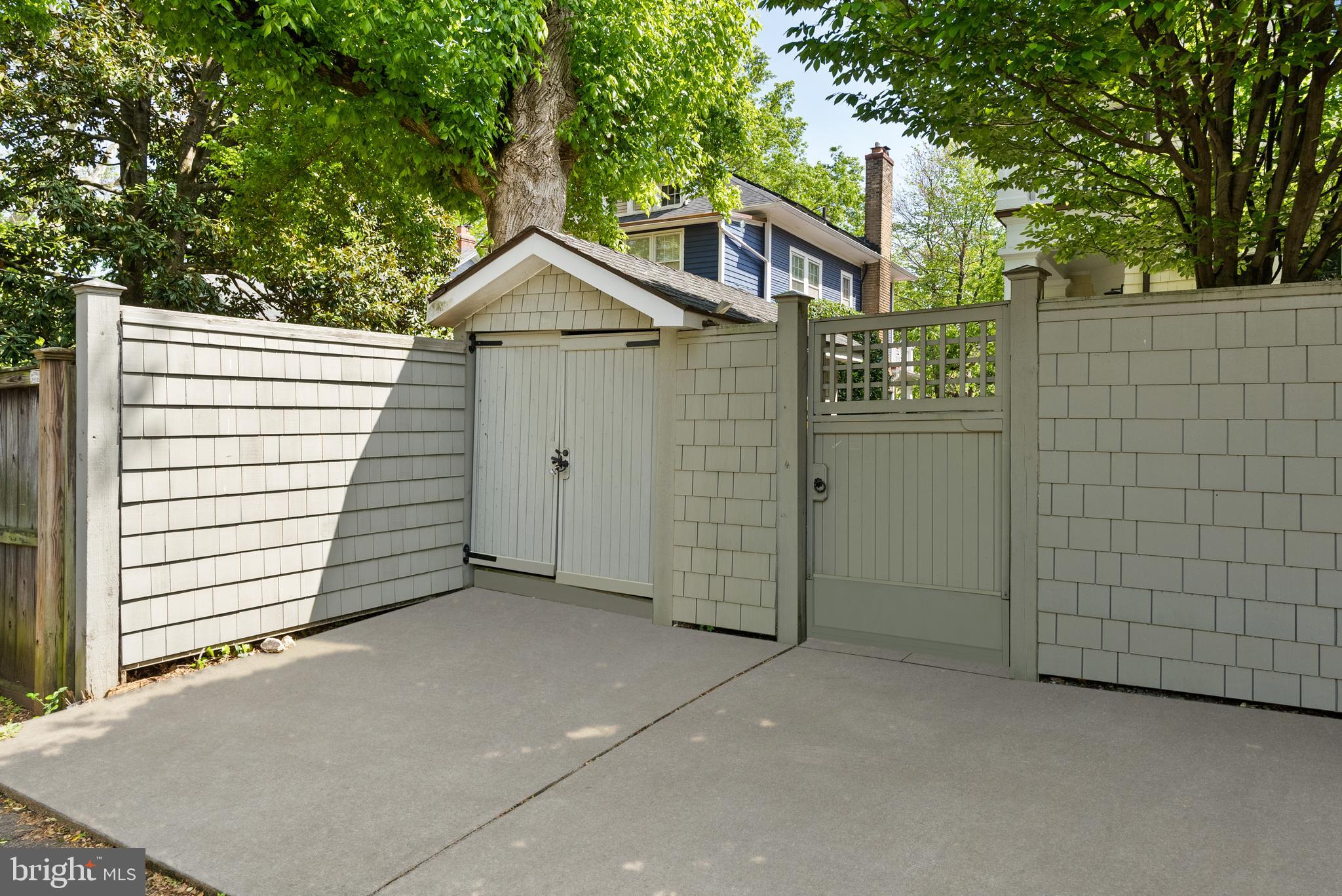 CLEVELAND PARK - Residential