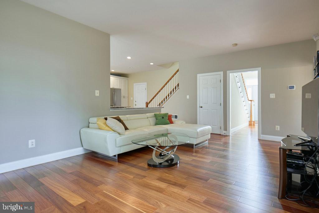 POTOMAC LAKES - Residential