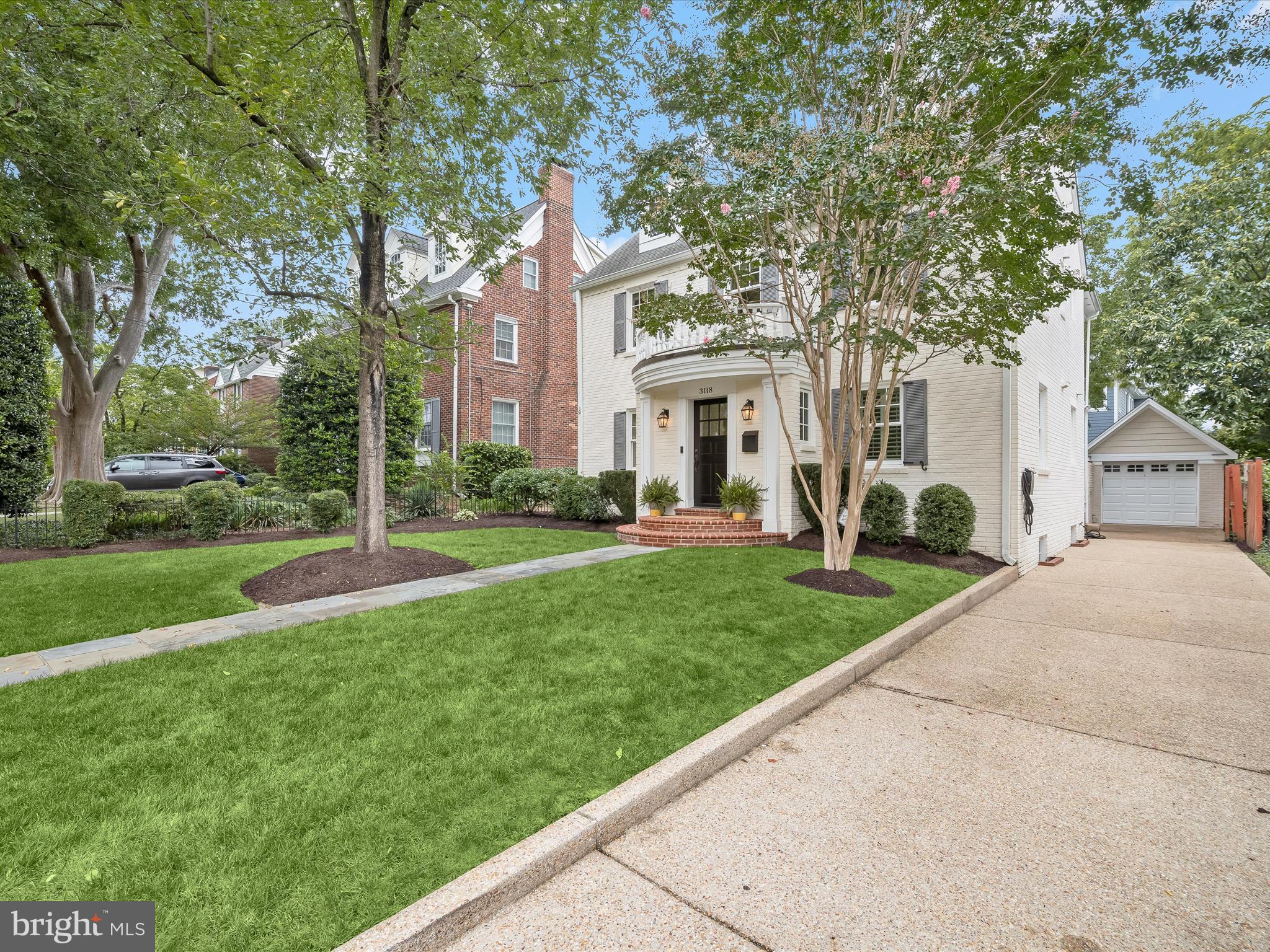 LYON VILLAGE - Residential