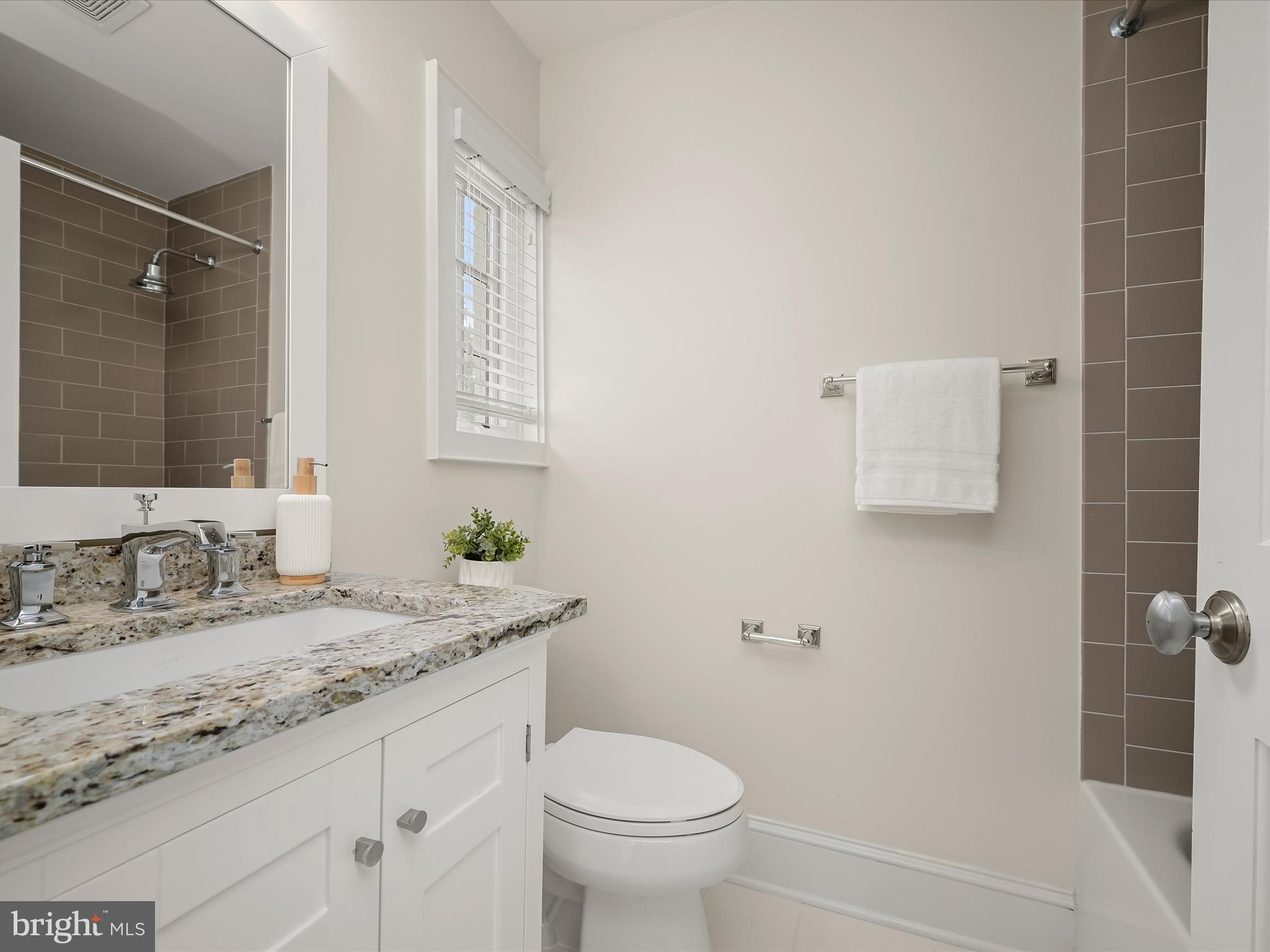 LYON VILLAGE - Residential