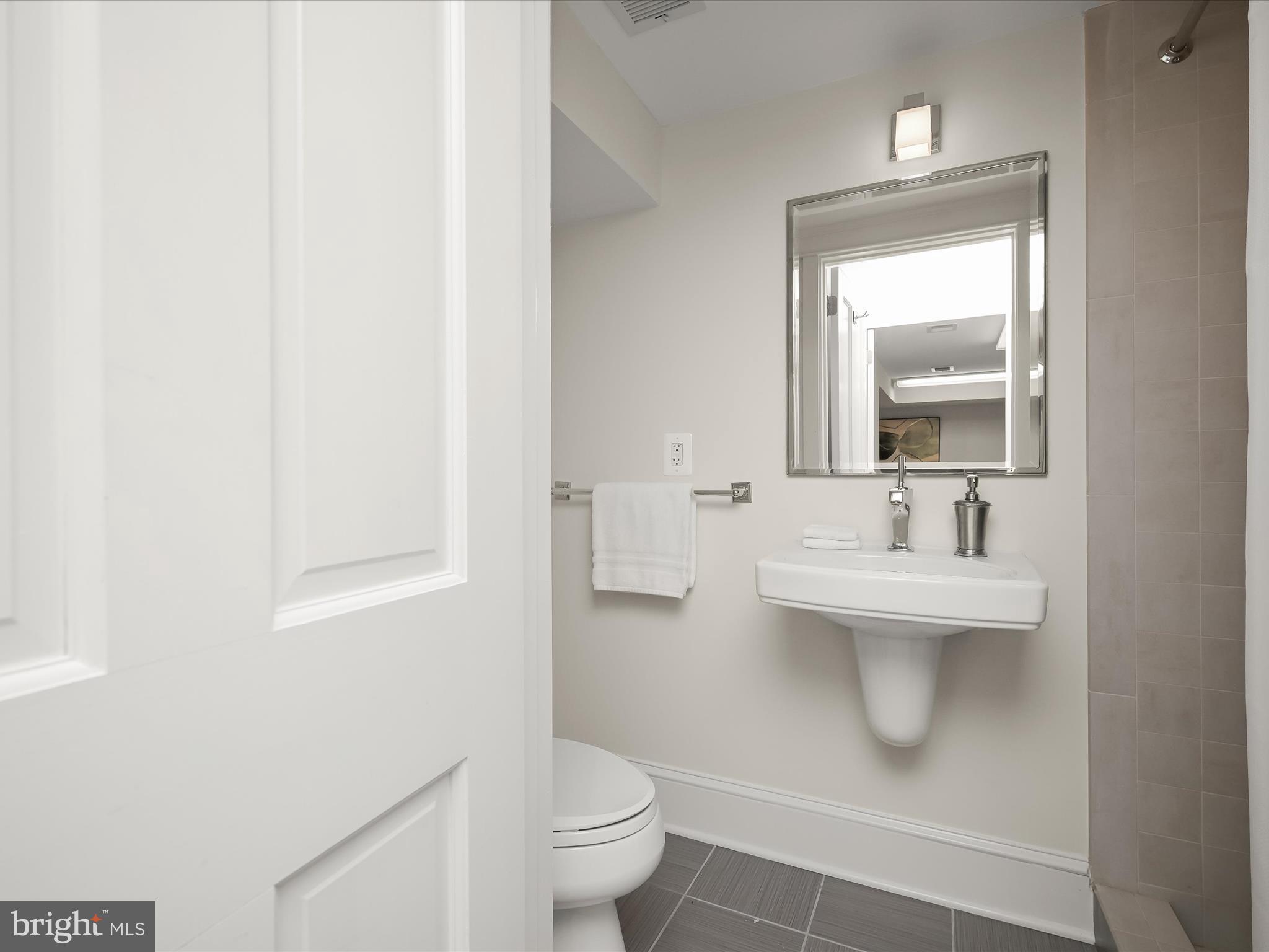 LYON VILLAGE - Residential