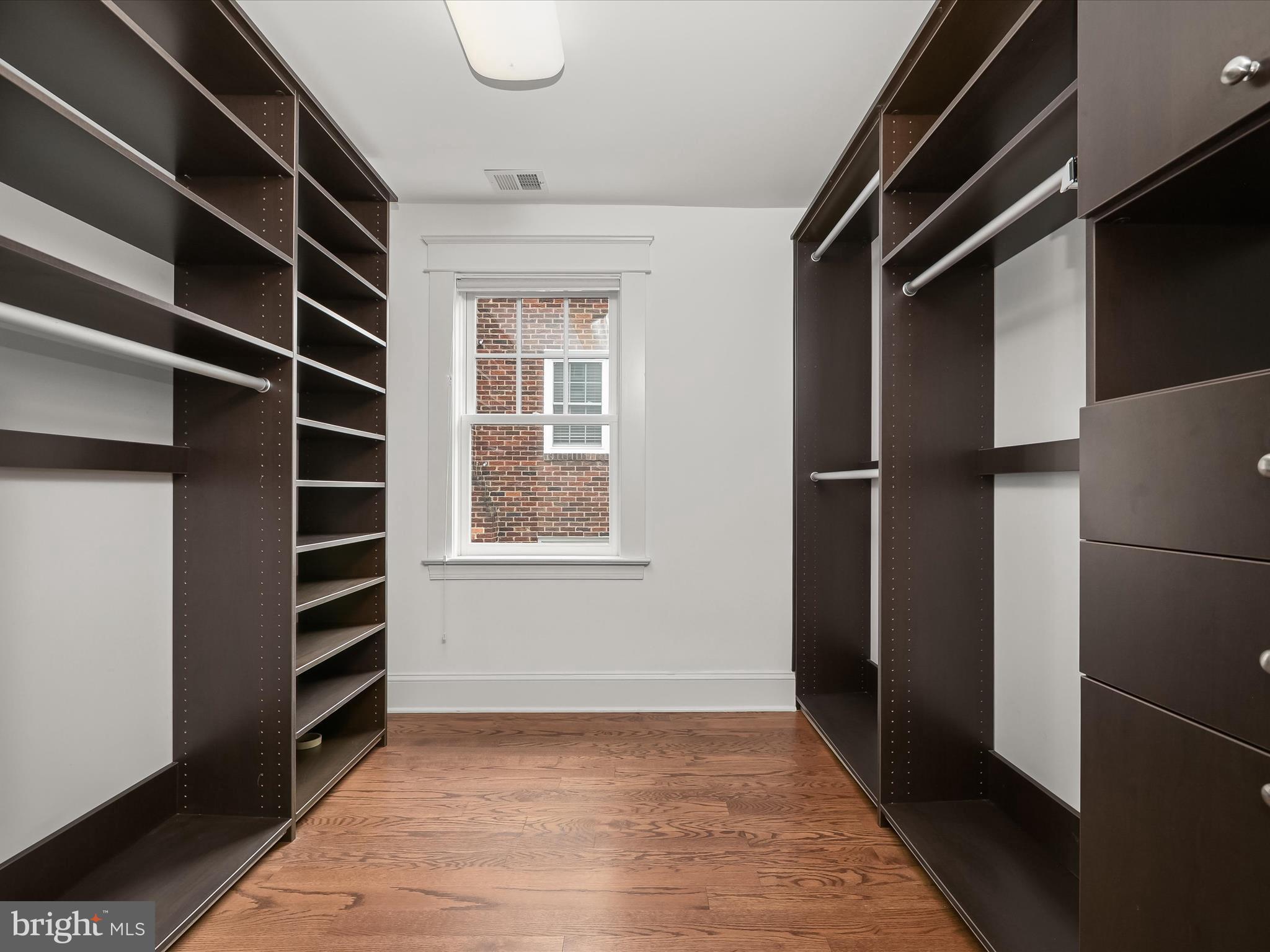 LYON VILLAGE - Residential