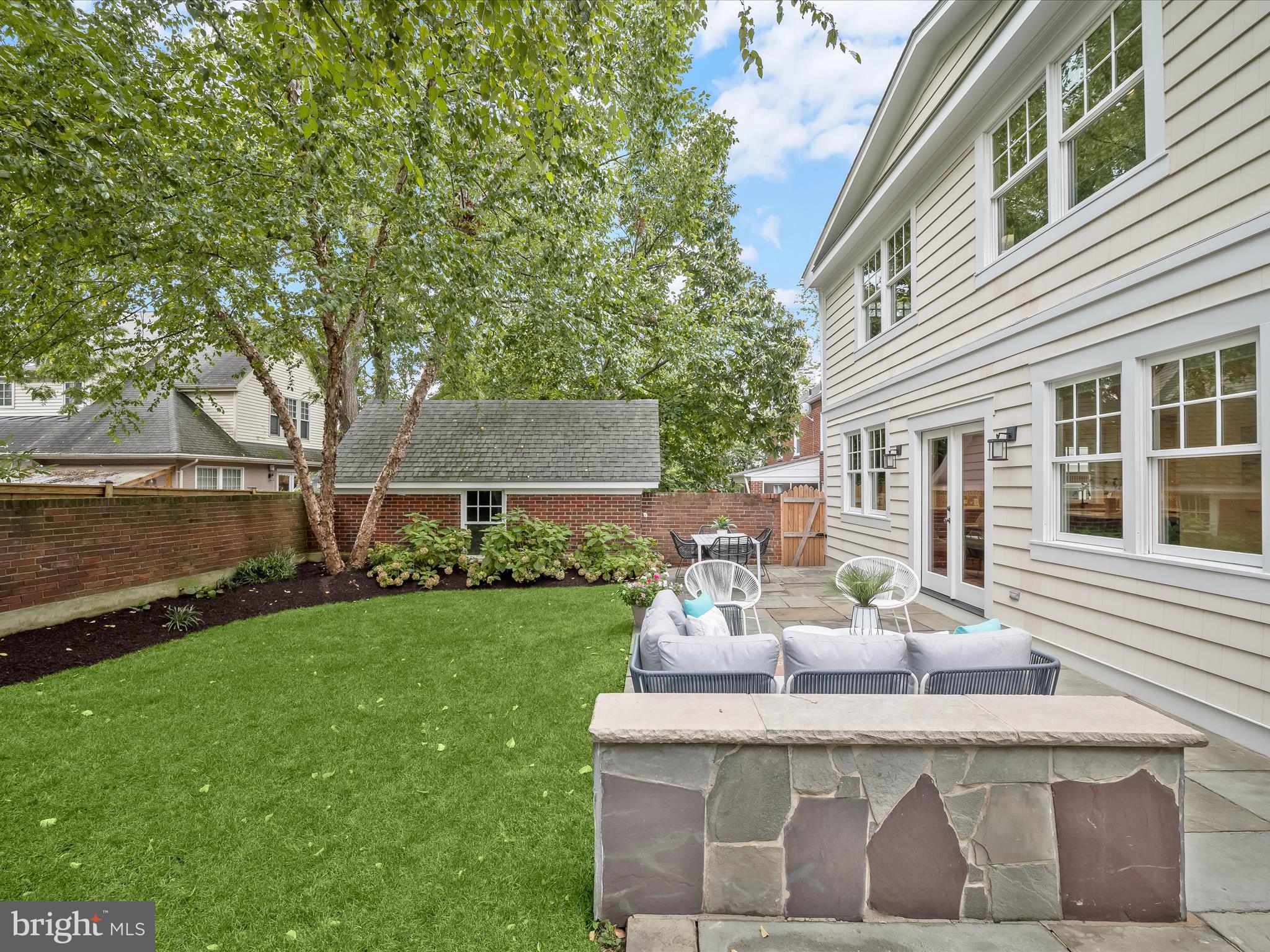 LYON VILLAGE - Residential