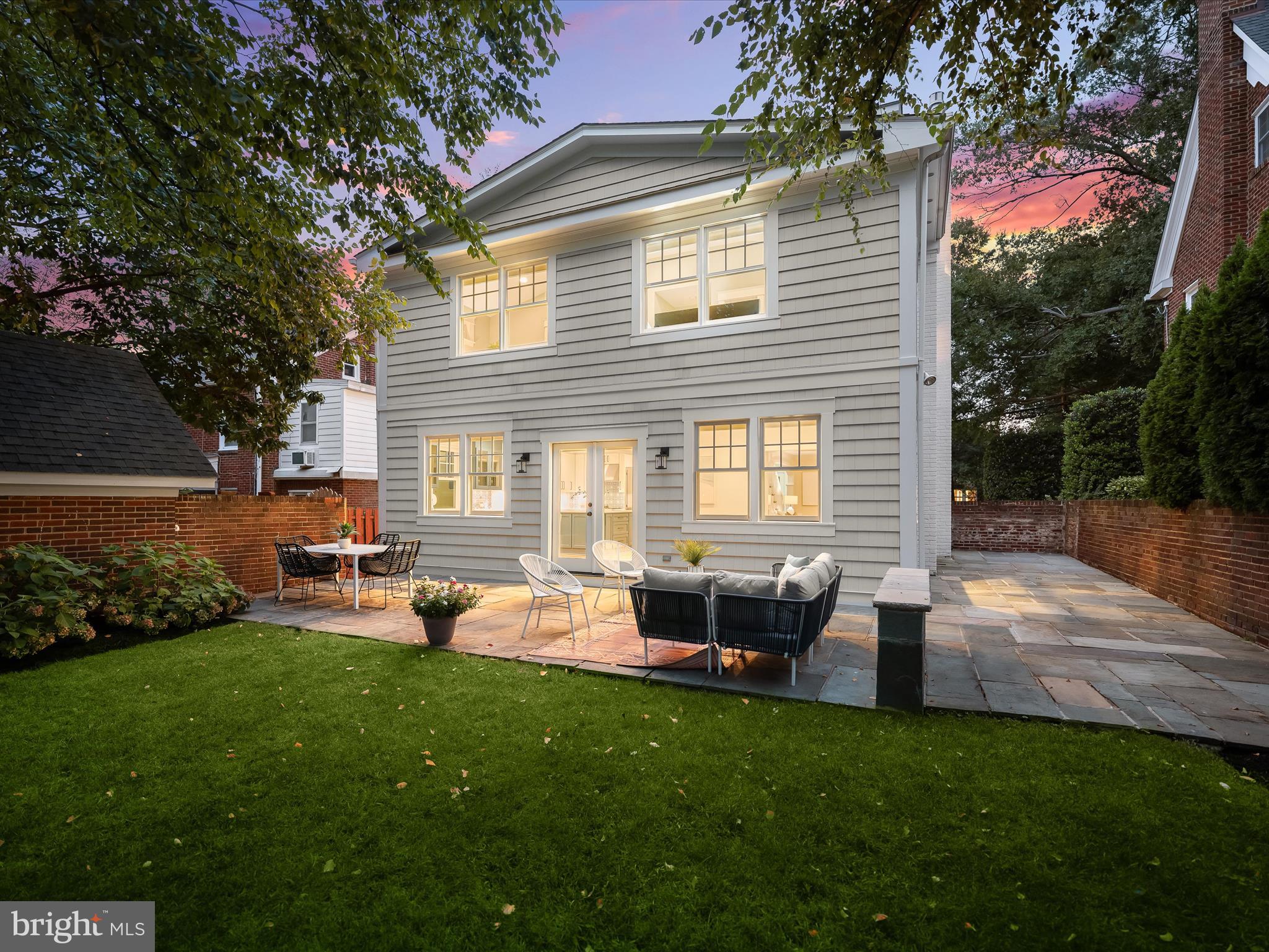 LYON VILLAGE - Residential