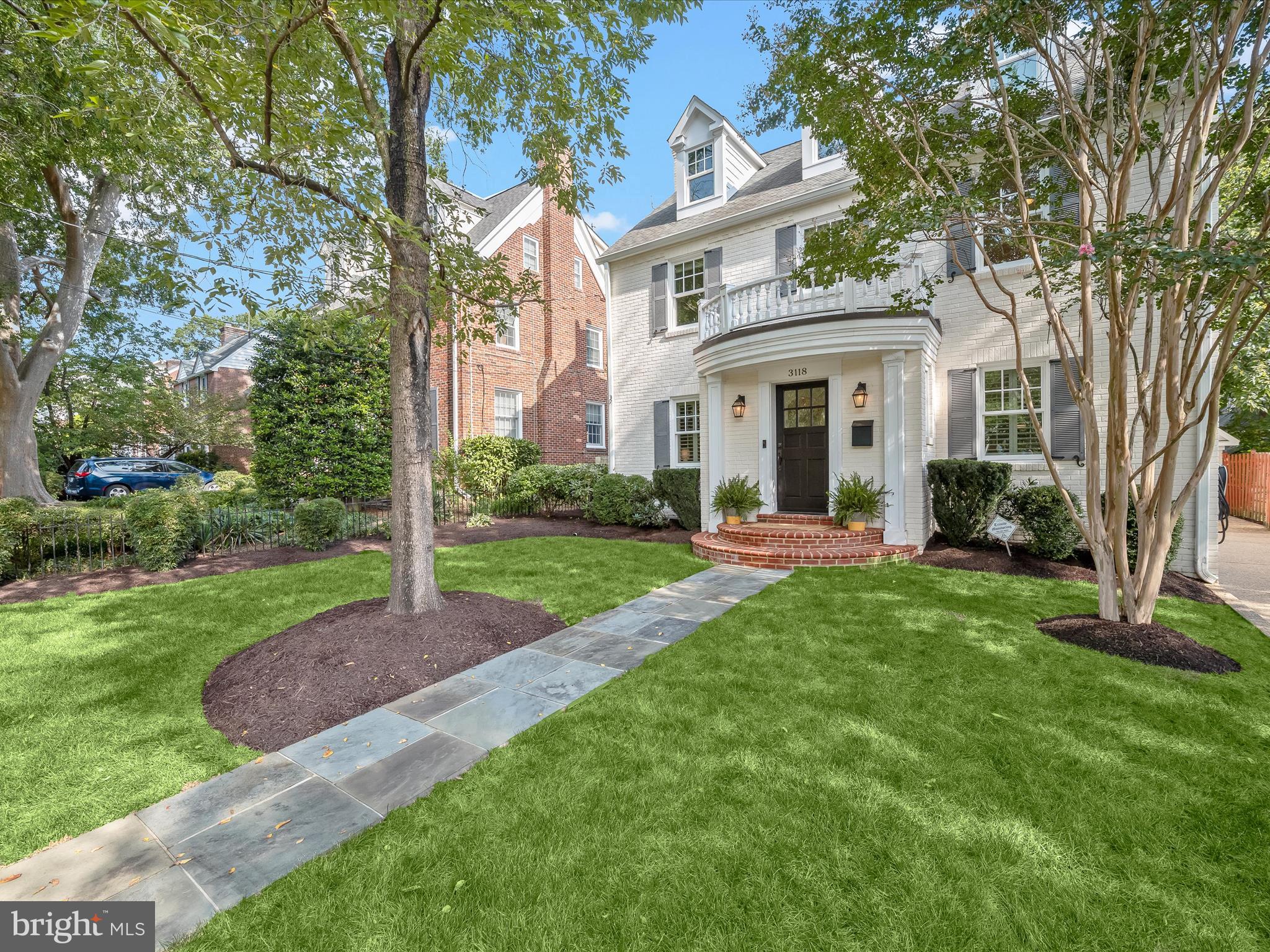 LYON VILLAGE - Residential