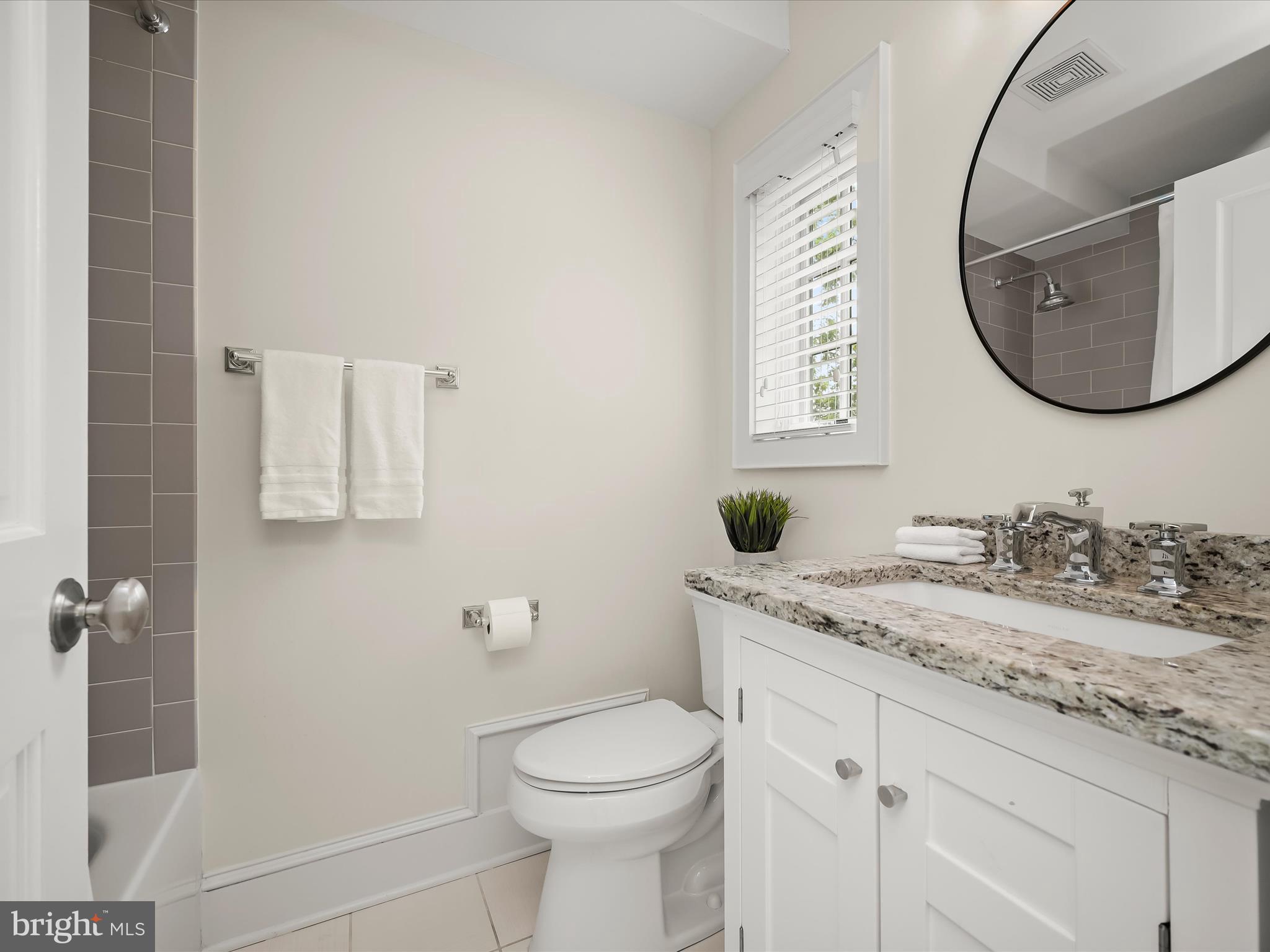 LYON VILLAGE - Residential