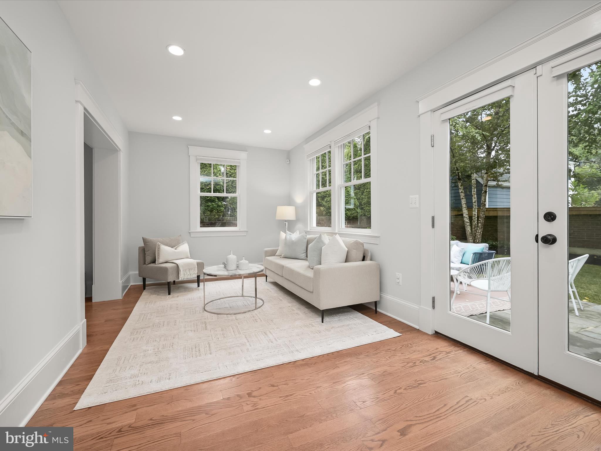 LYON VILLAGE - Residential