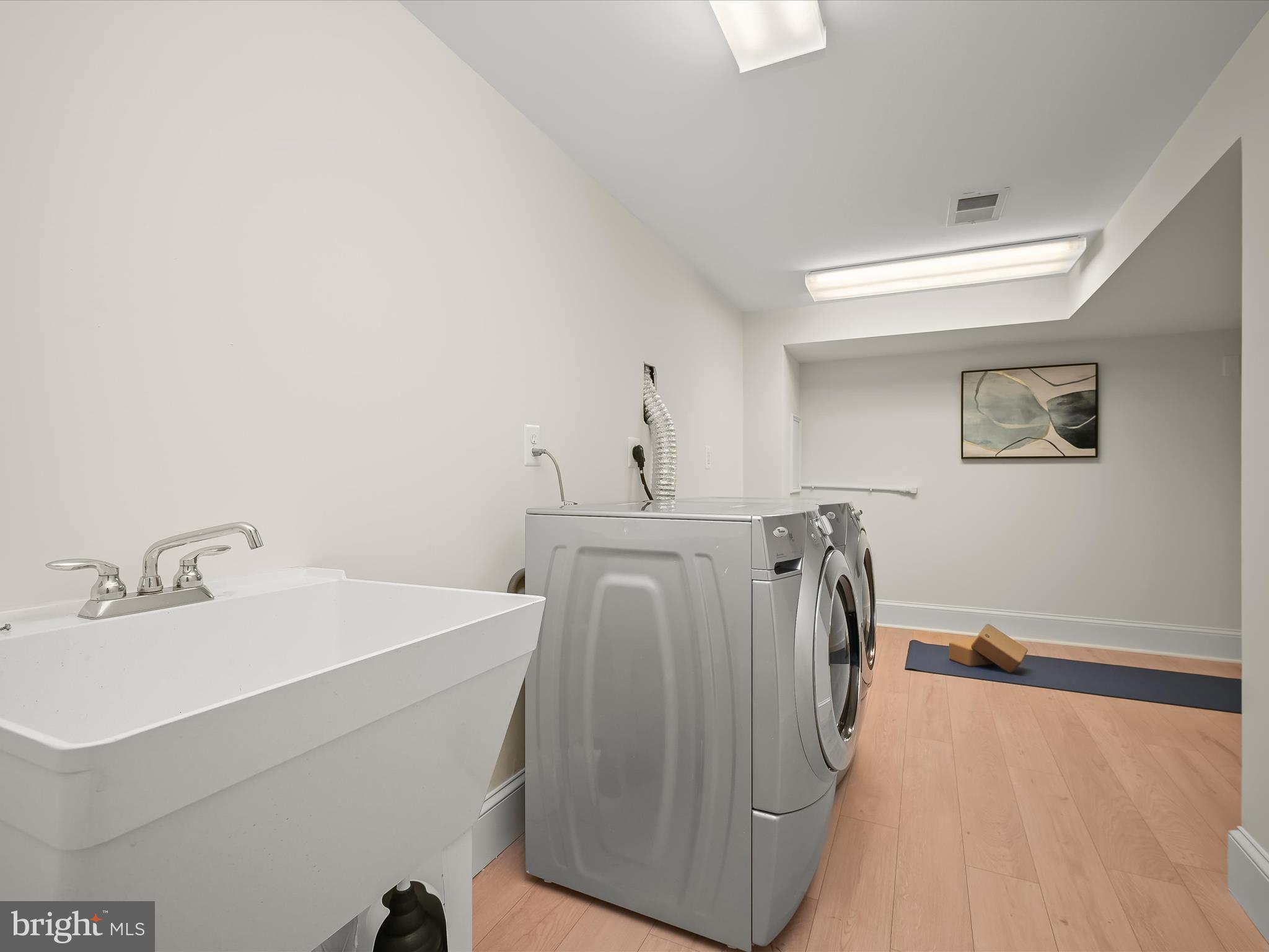 LYON VILLAGE - Residential