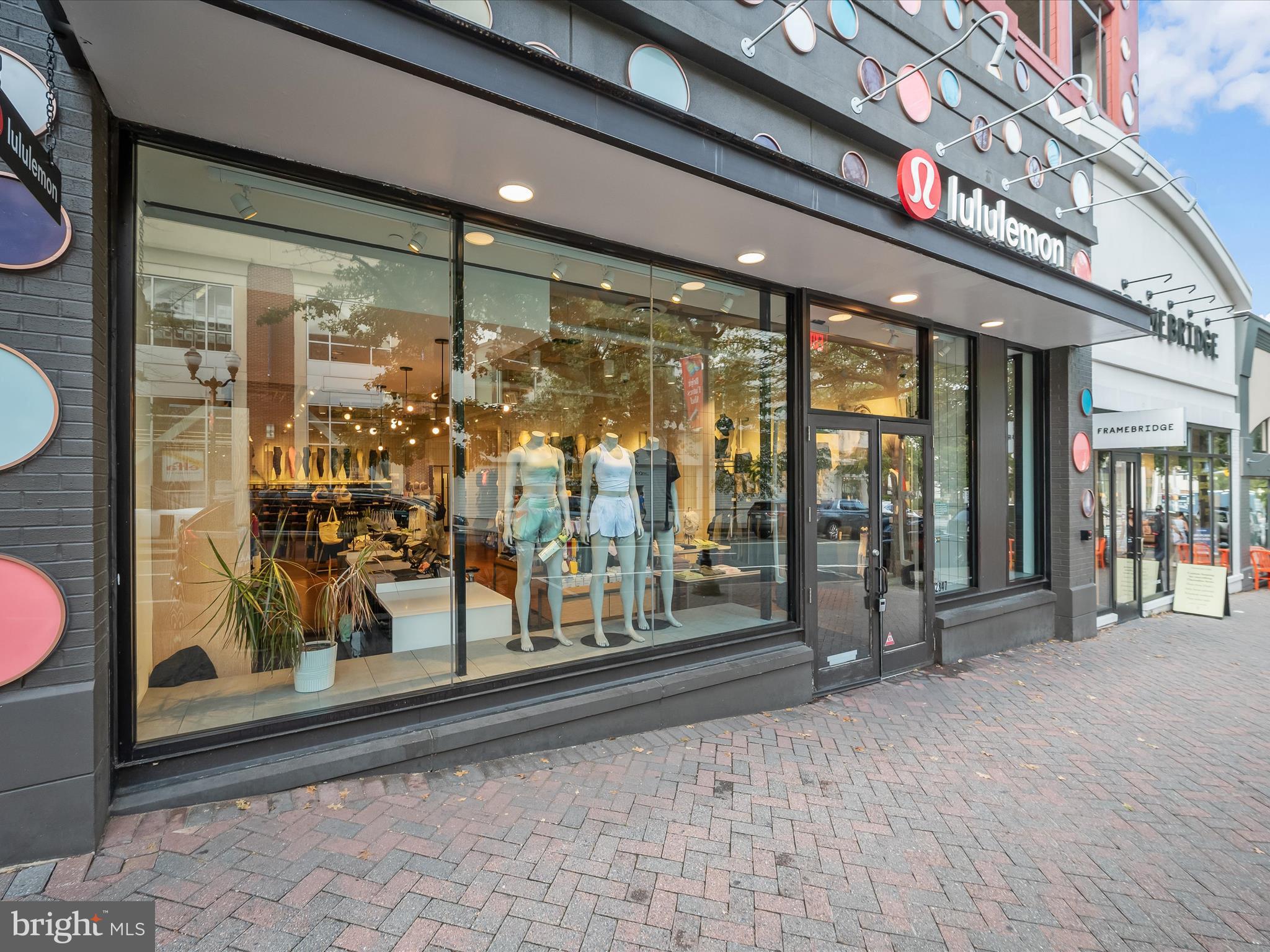 LYON VILLAGE - Residential