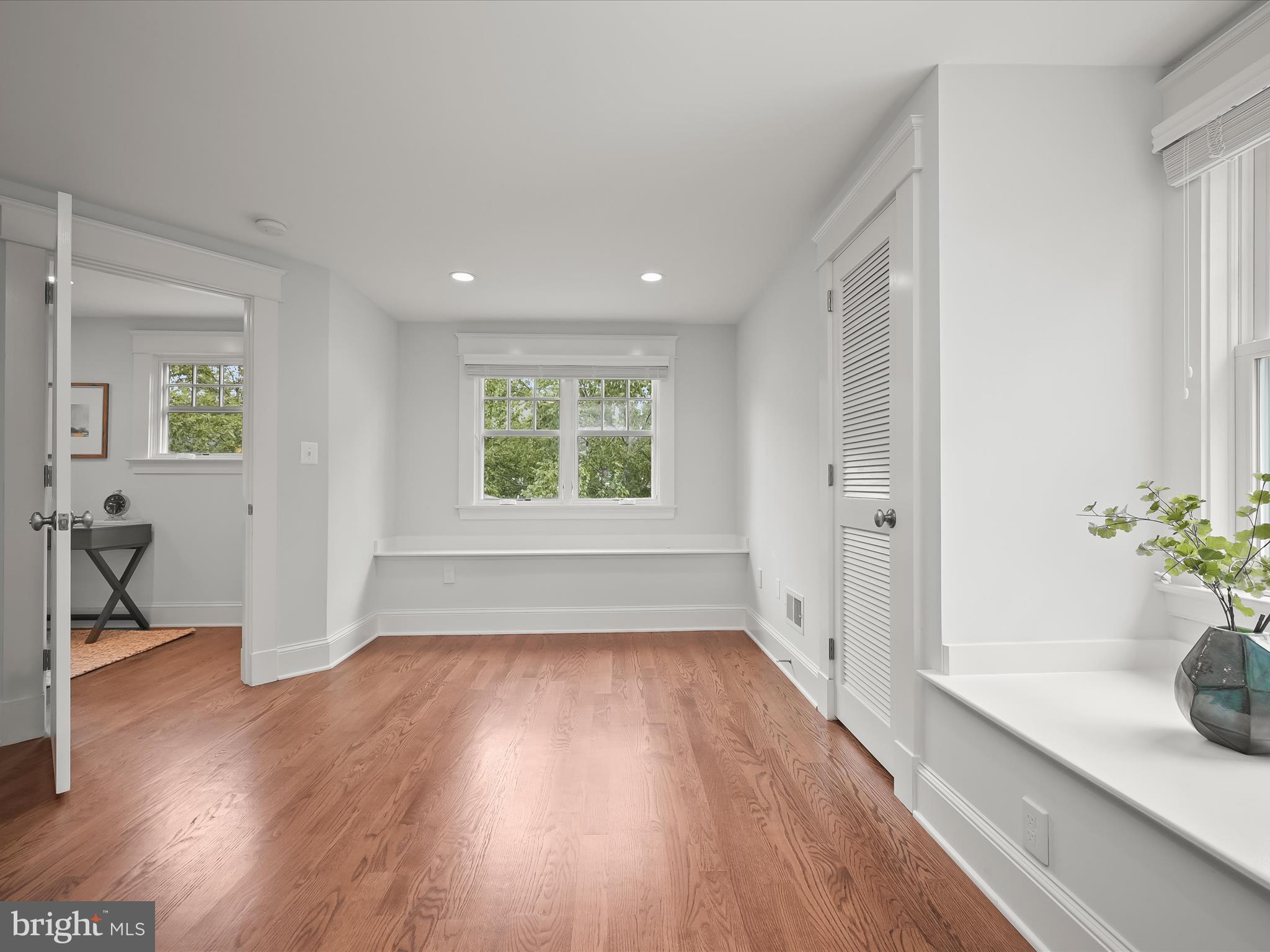 LYON VILLAGE - Residential