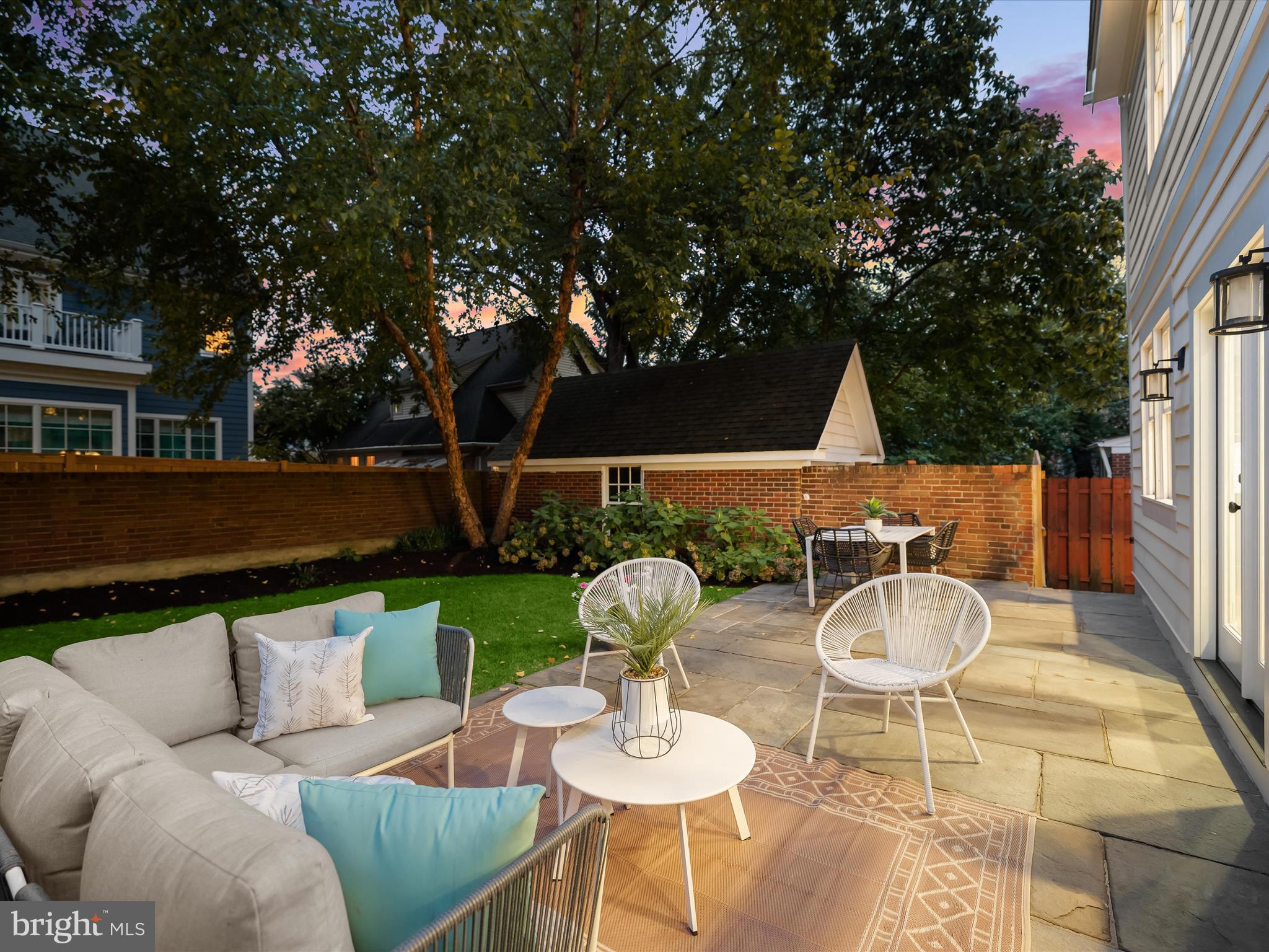 LYON VILLAGE - Residential