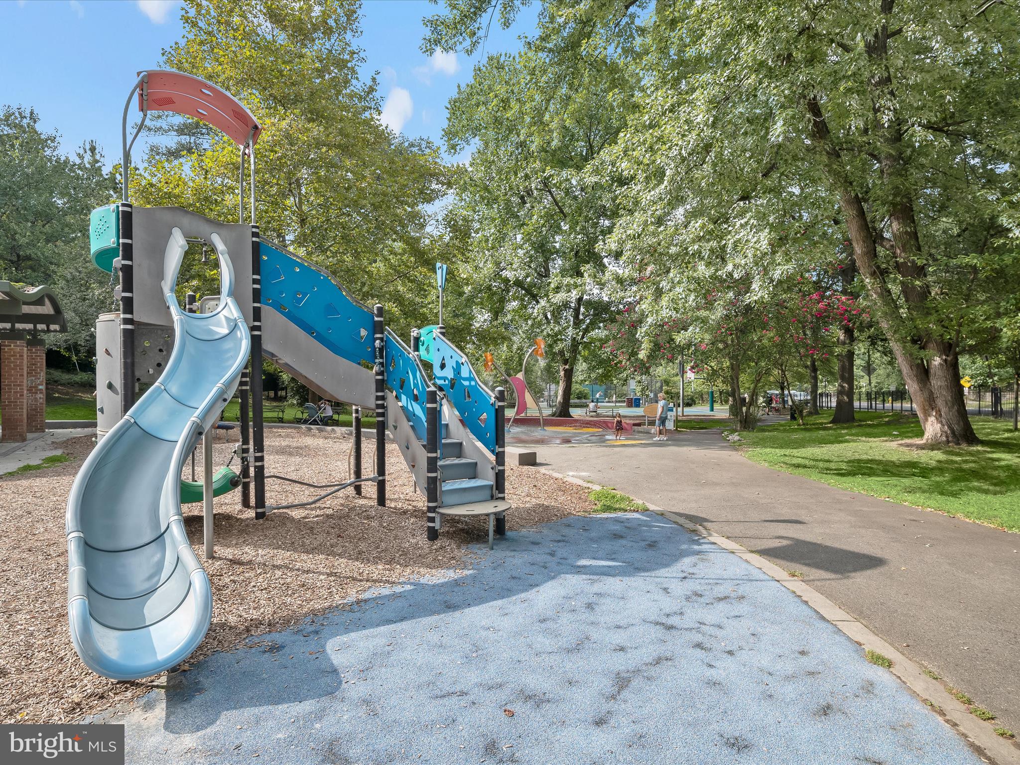 LYON VILLAGE - Residential