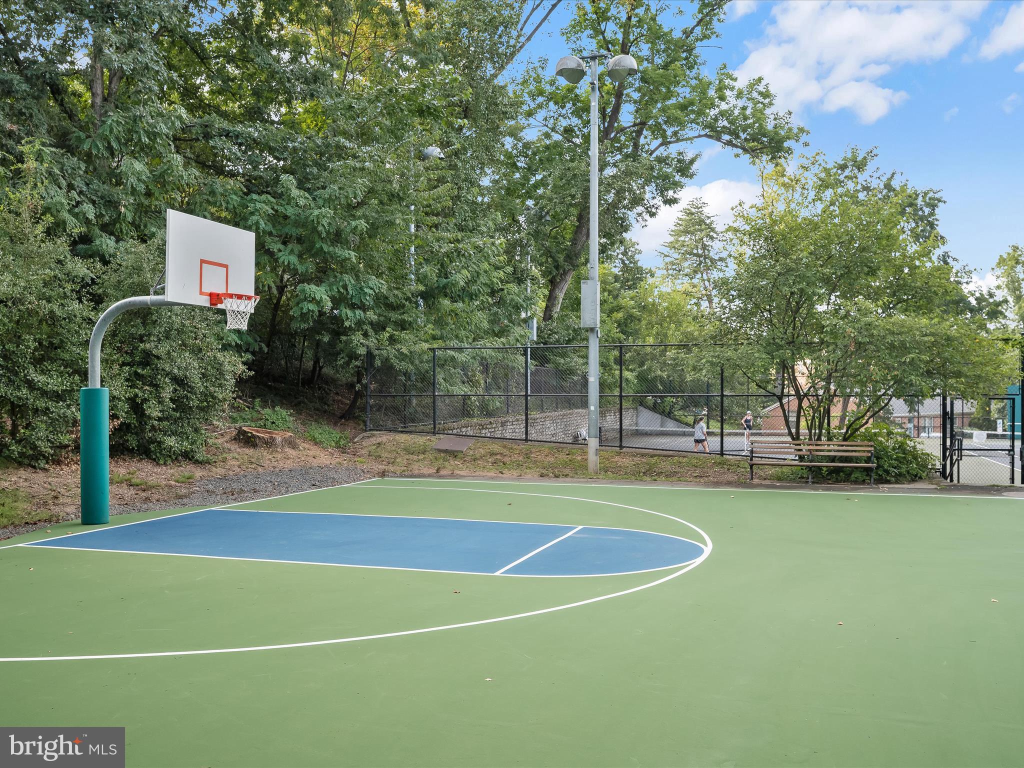 LYON VILLAGE - Residential