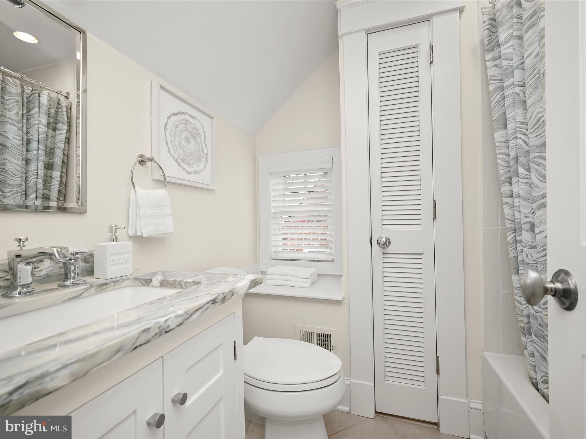 LYON VILLAGE - Residential