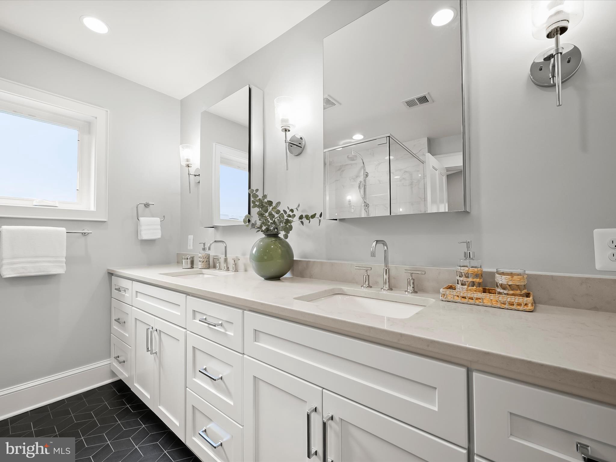 LYON VILLAGE - Residential