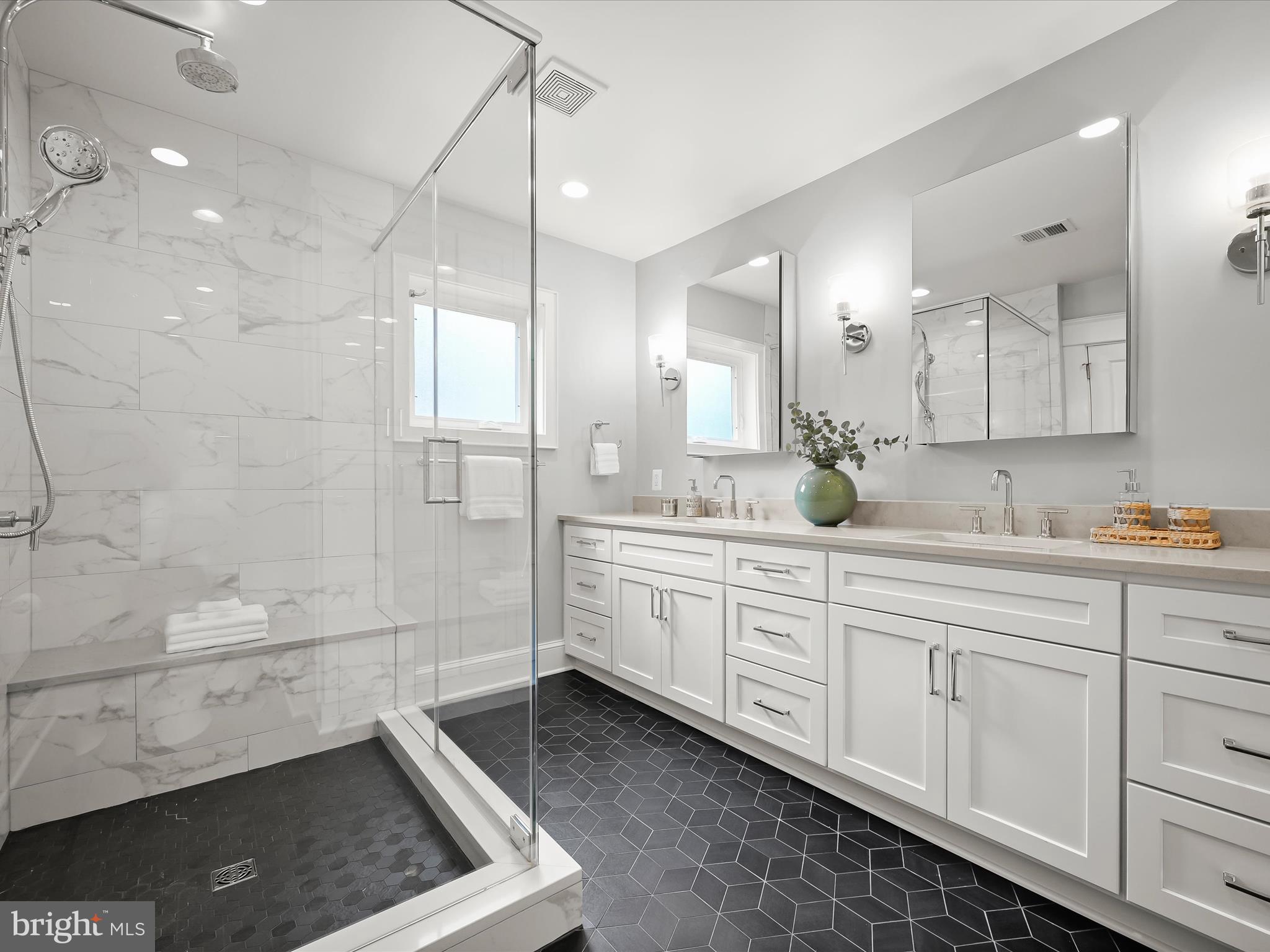 LYON VILLAGE - Residential