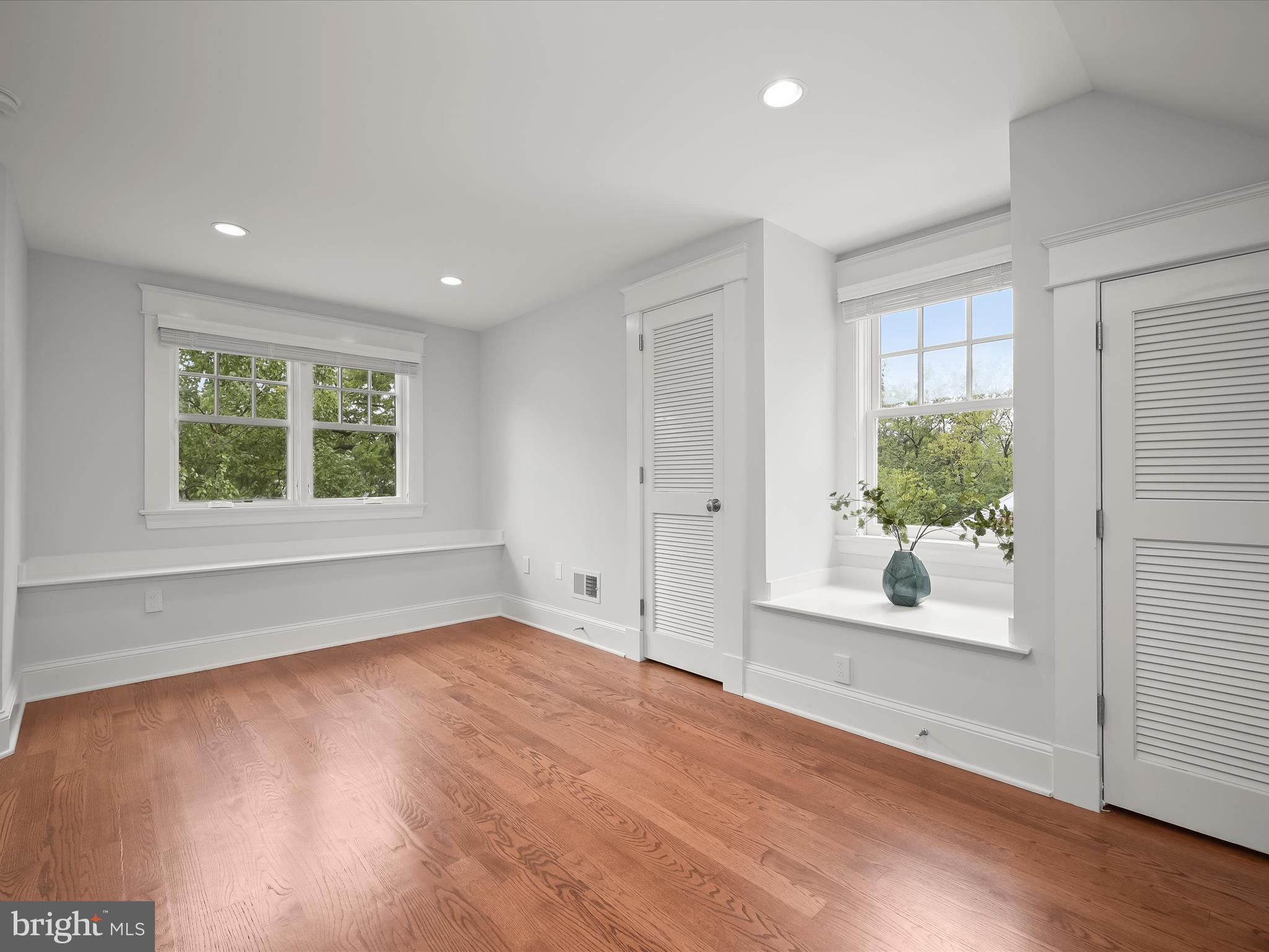 LYON VILLAGE - Residential