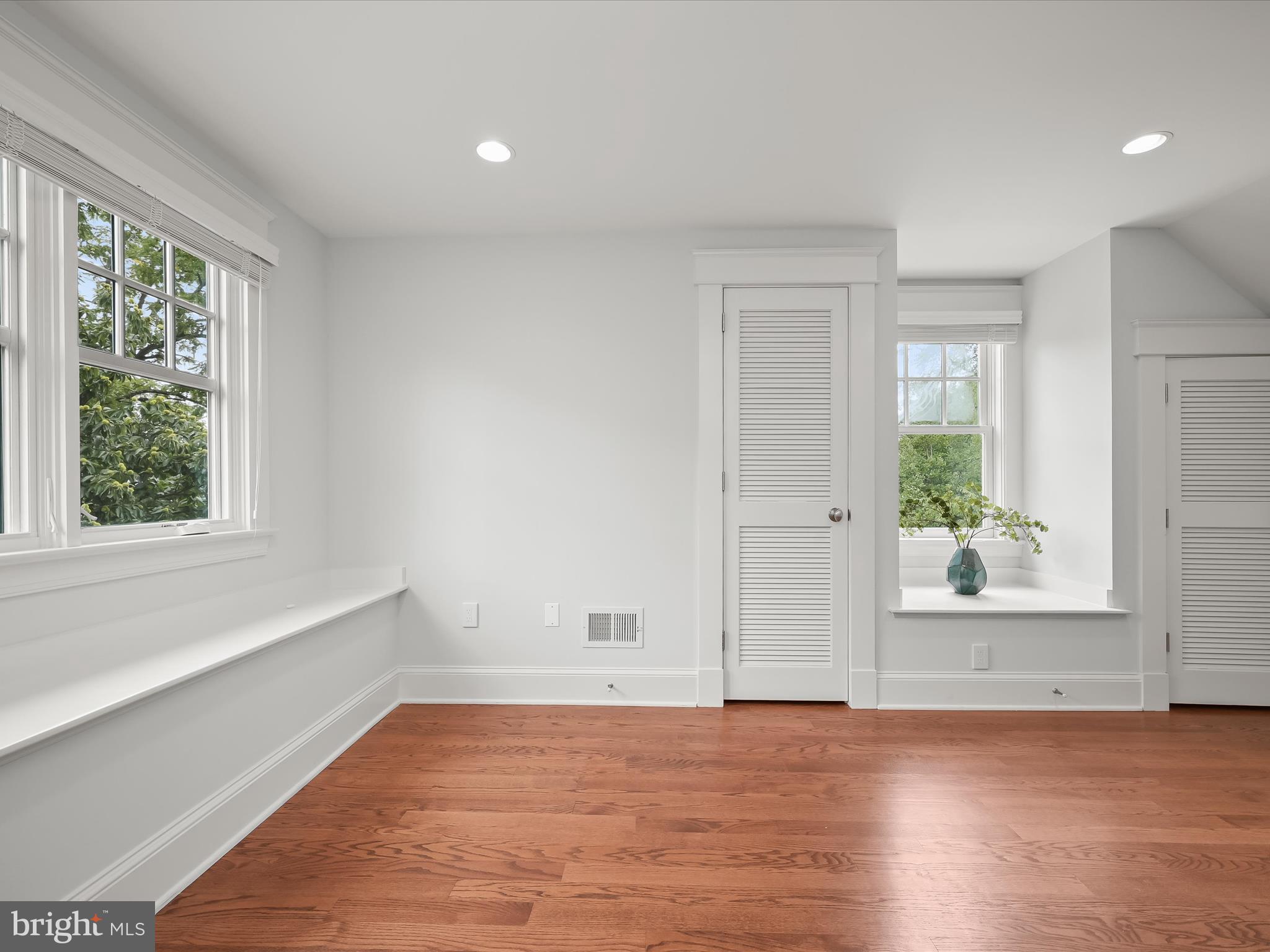 LYON VILLAGE - Residential