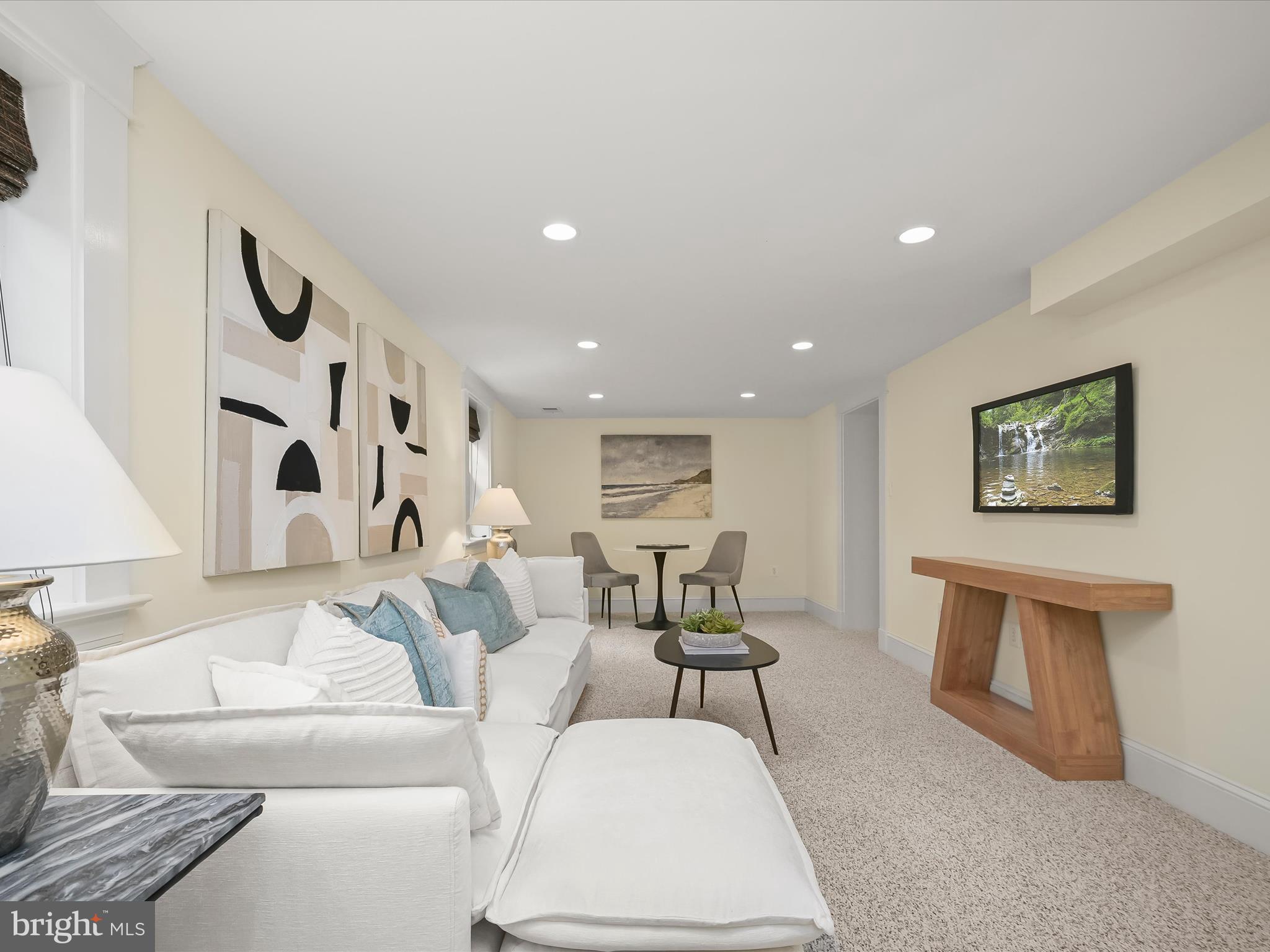 LYON VILLAGE - Residential