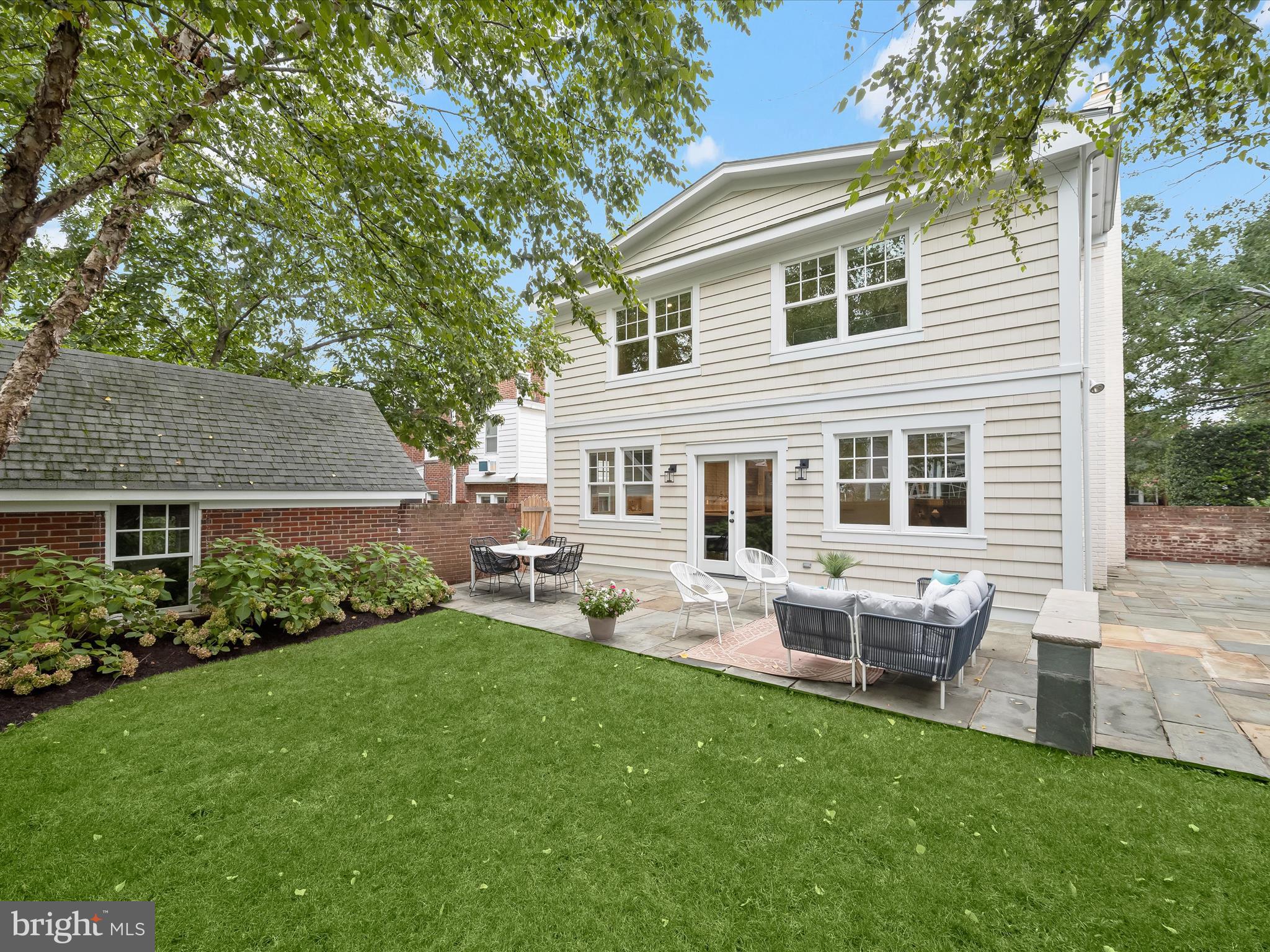 LYON VILLAGE - Residential