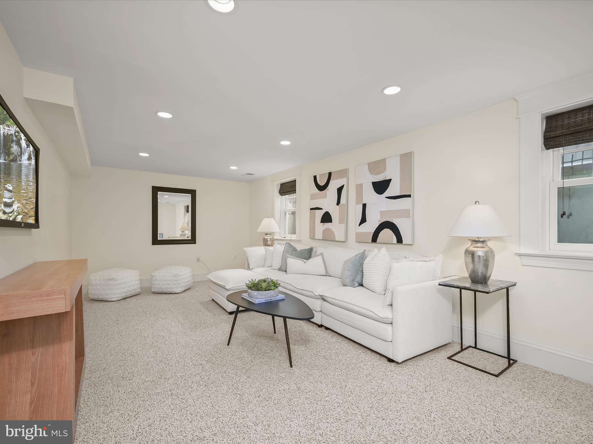 LYON VILLAGE - Residential