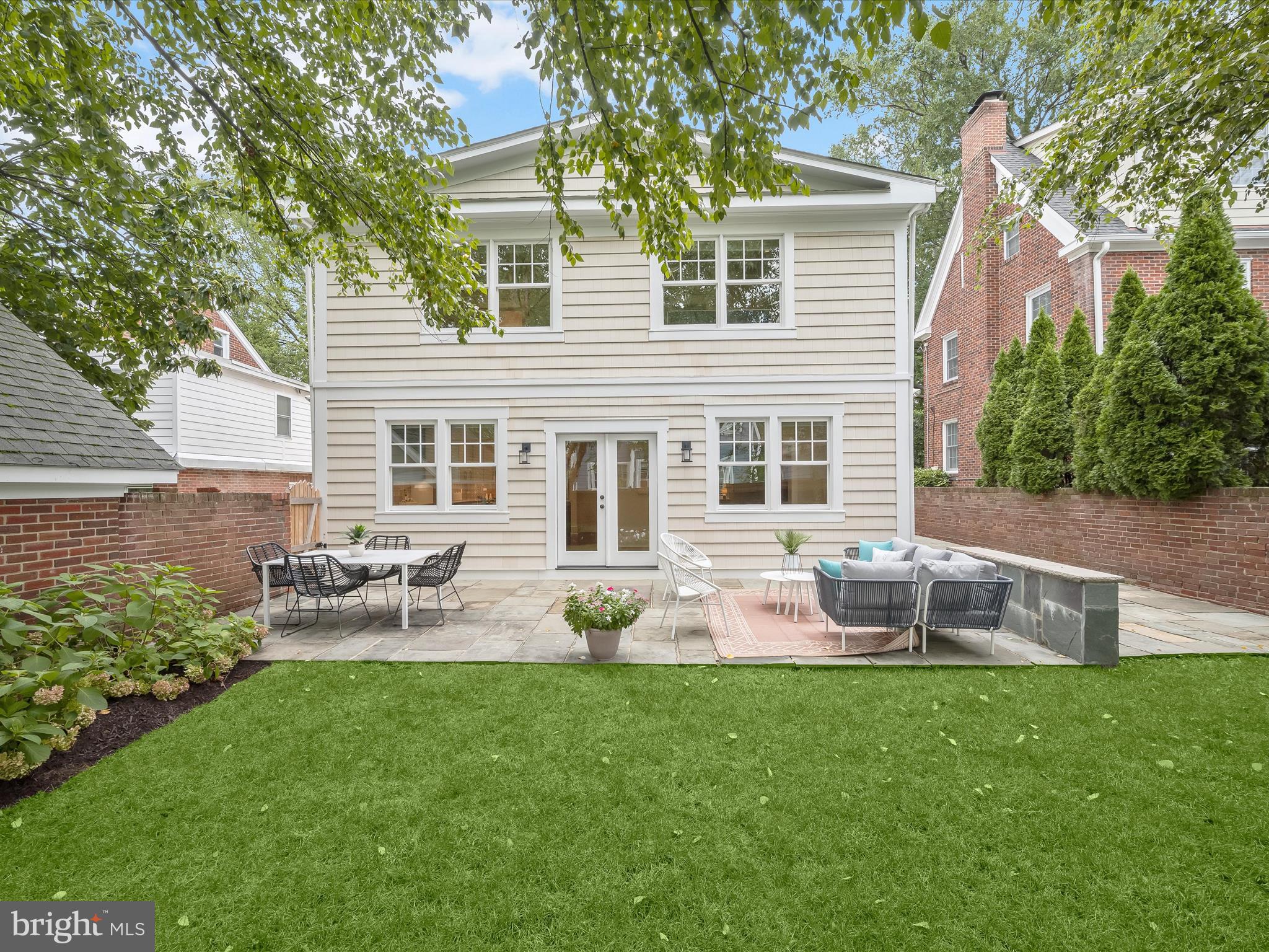 LYON VILLAGE - Residential