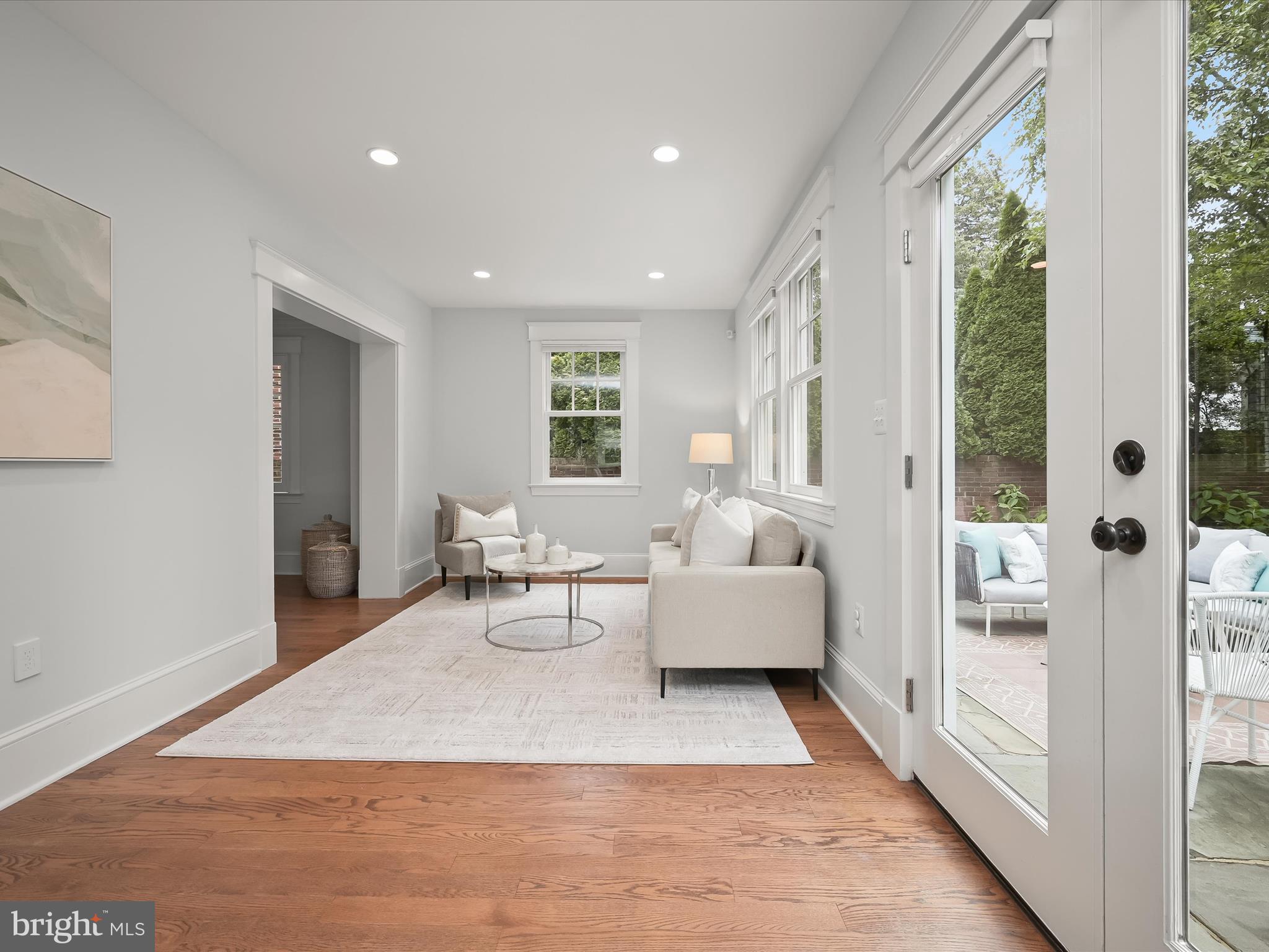 LYON VILLAGE - Residential