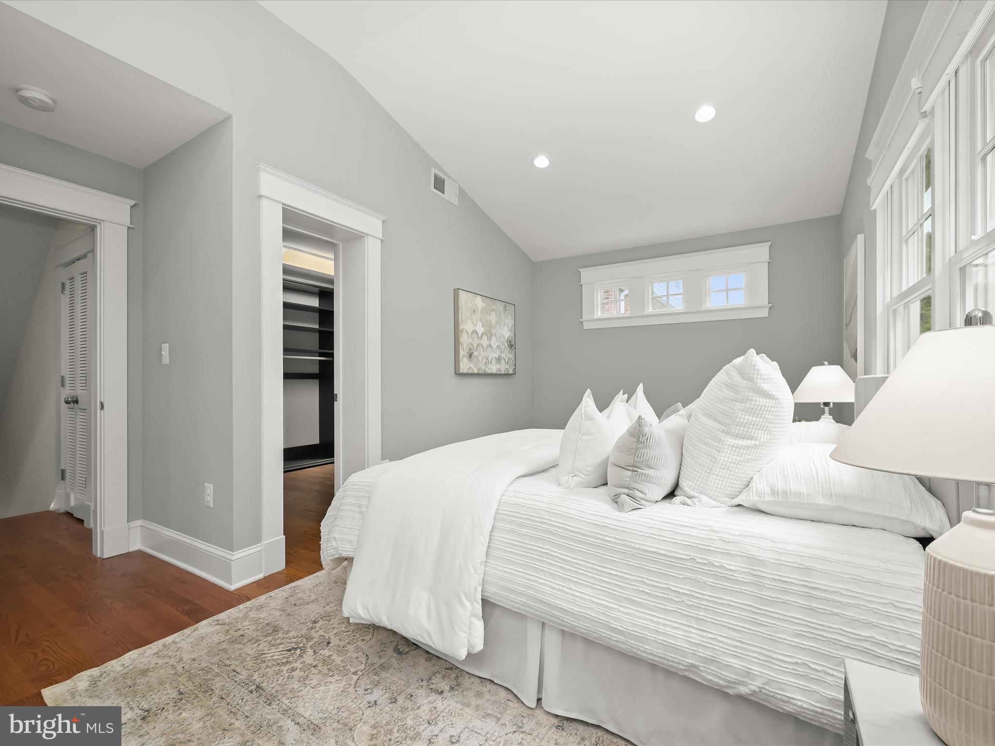 LYON VILLAGE - Residential