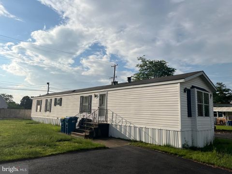 2104 BARTON DRIVE MORRISVILLE PA 19067