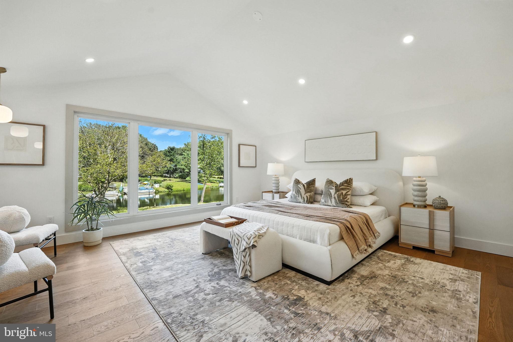 LAKE BARCROFT - Residential