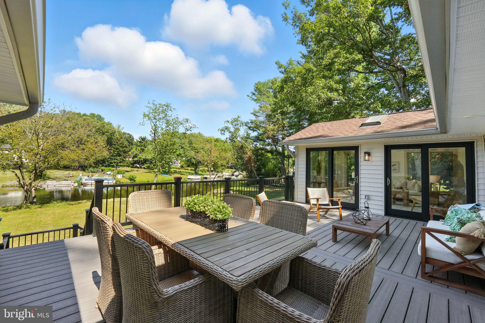 LAKE BARCROFT - Residential