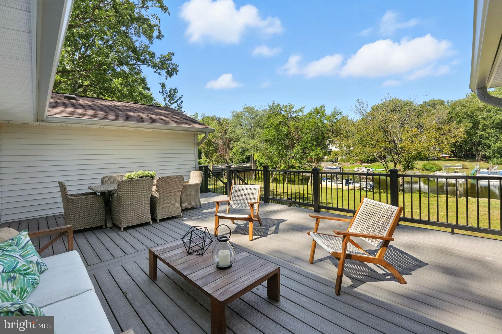 LAKE BARCROFT - Residential