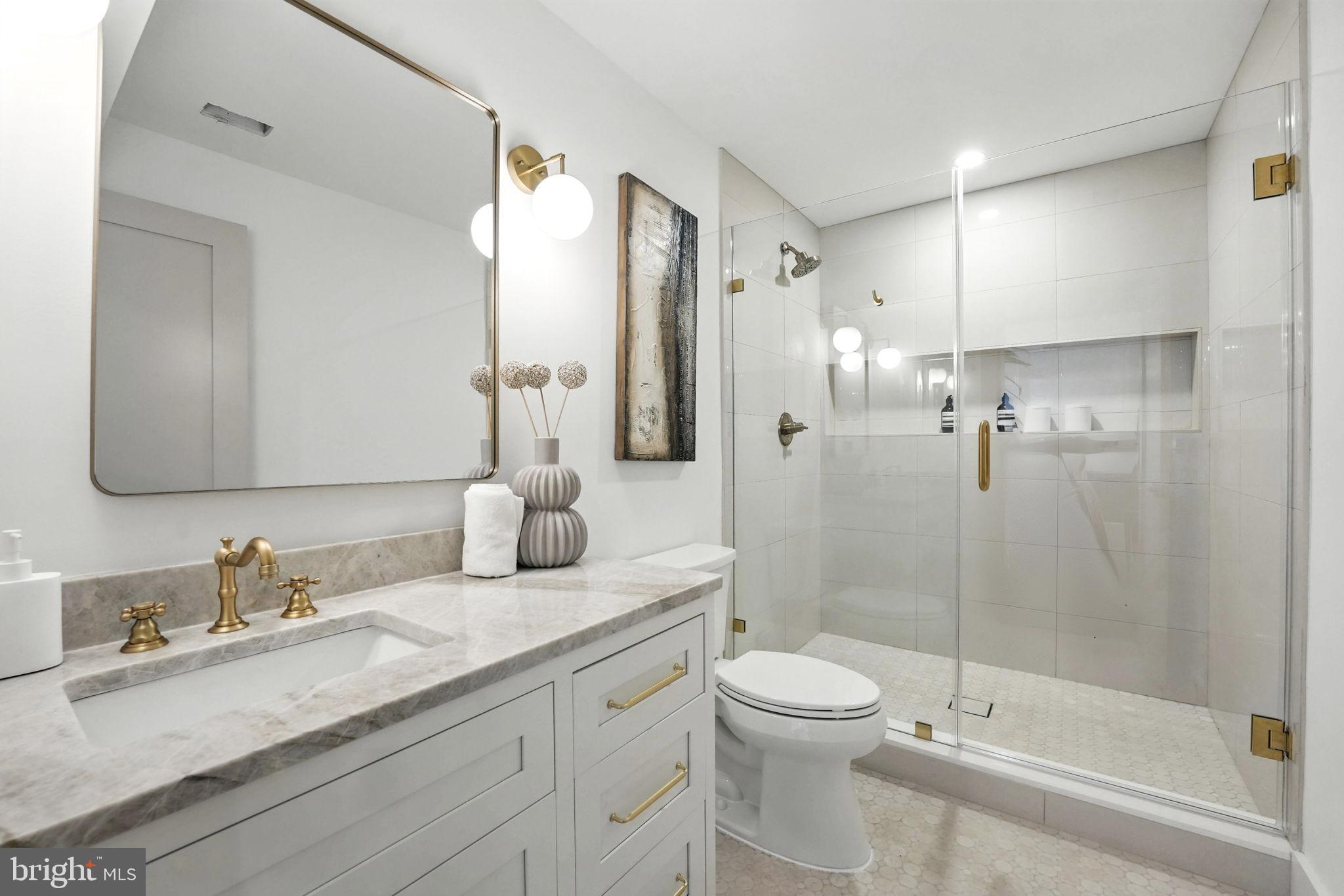 LAKE BARCROFT - Residential