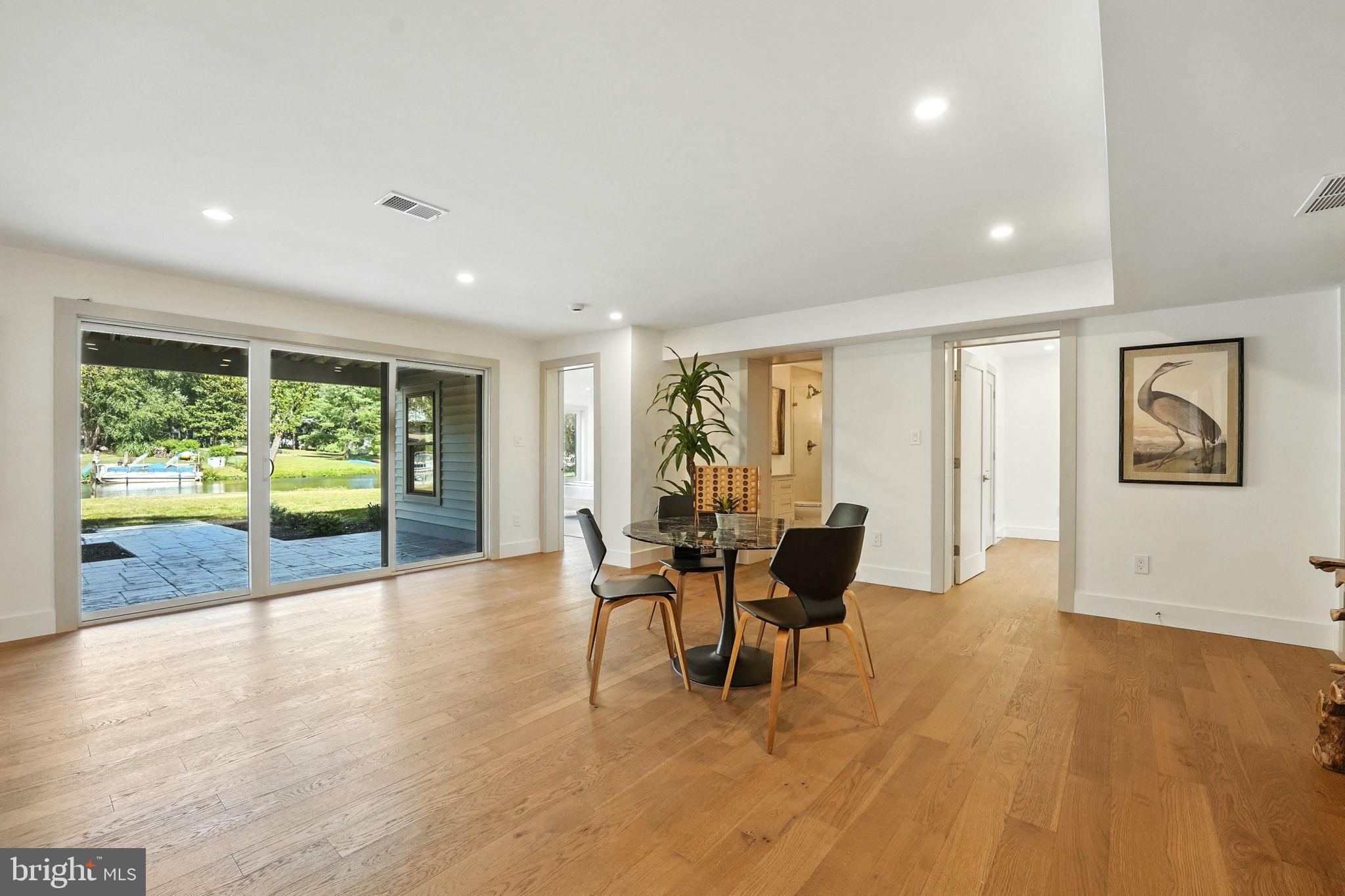 LAKE BARCROFT - Residential