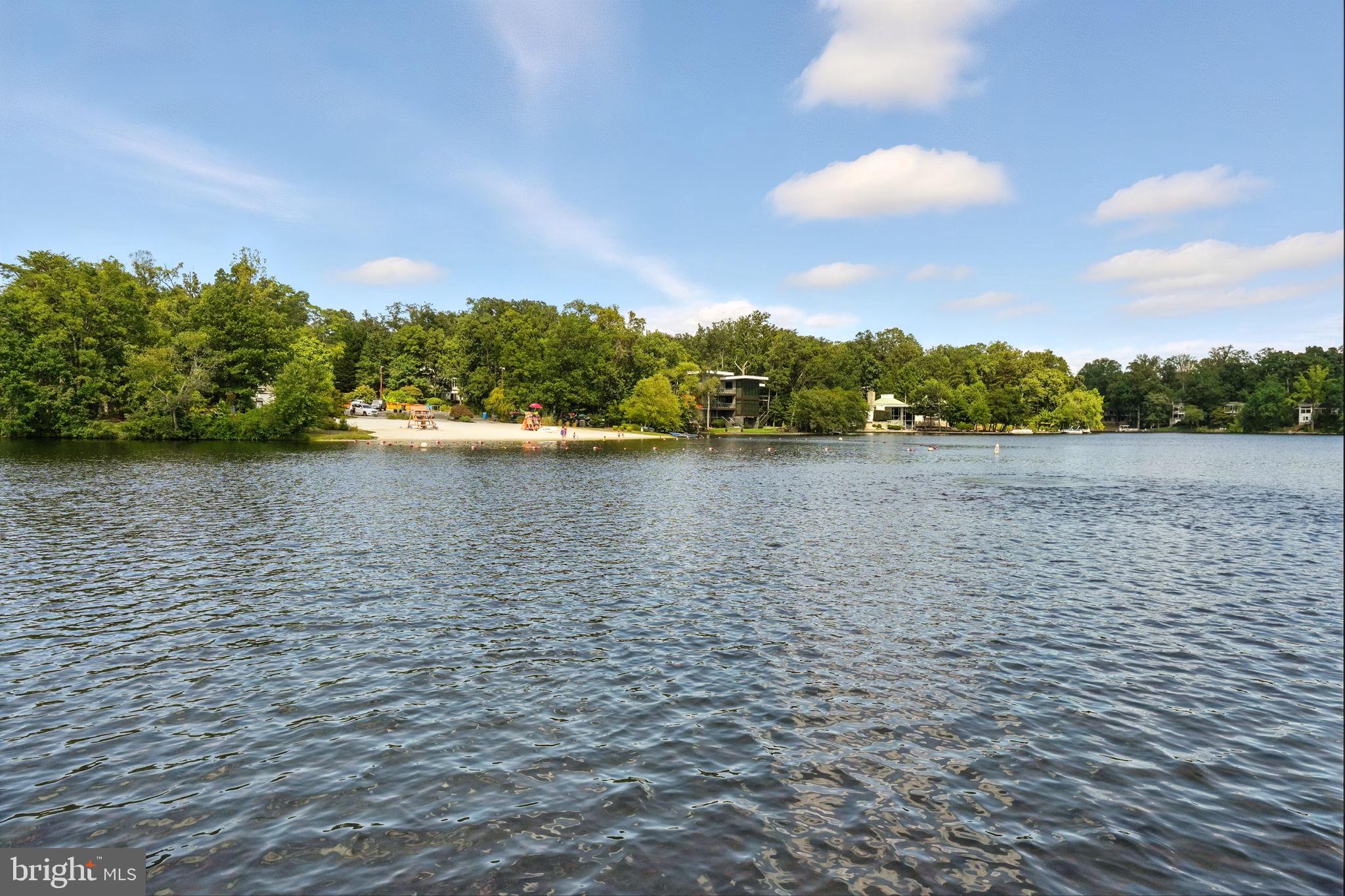 LAKE BARCROFT - Residential