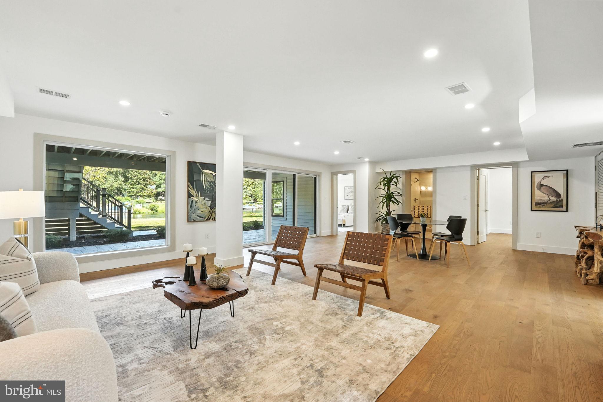 LAKE BARCROFT - Residential