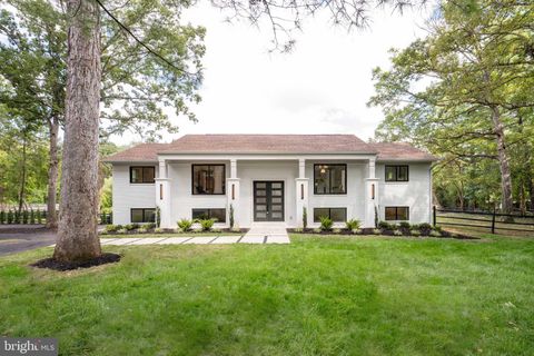 6211 WATERWAY DRIVE FALLS CHURCH VA 22044