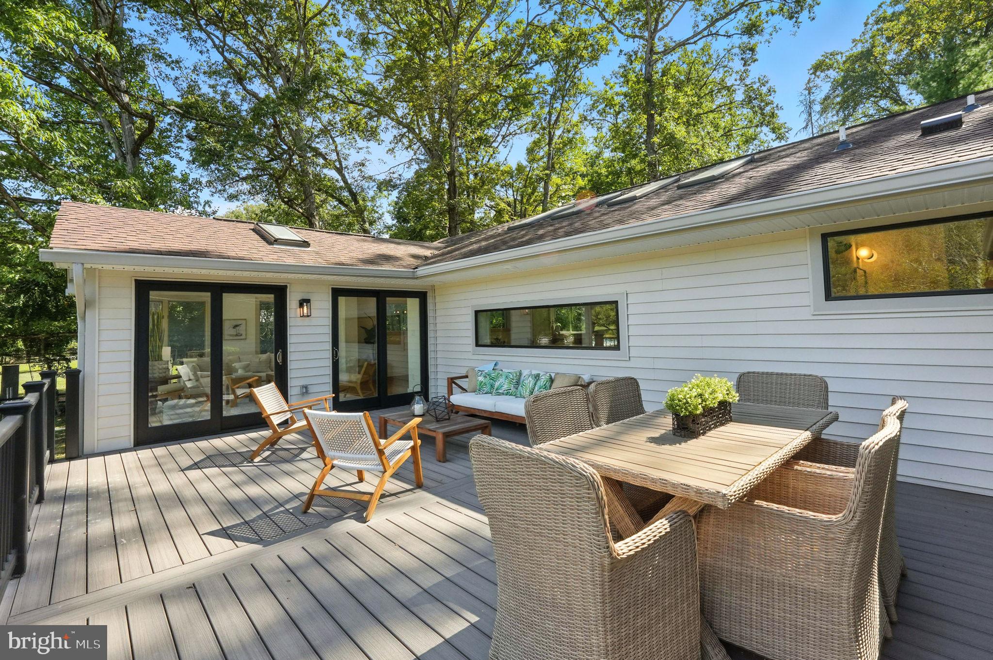 LAKE BARCROFT - Residential