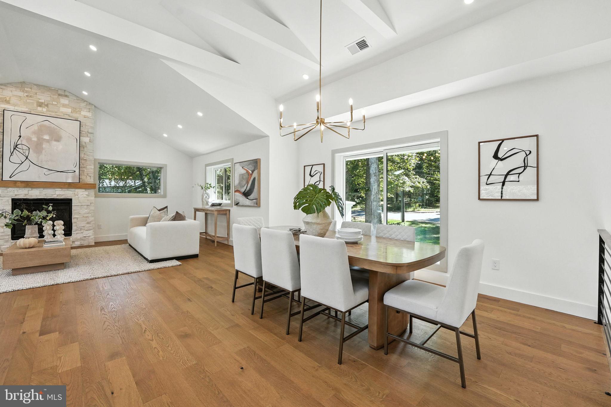 LAKE BARCROFT - Residential