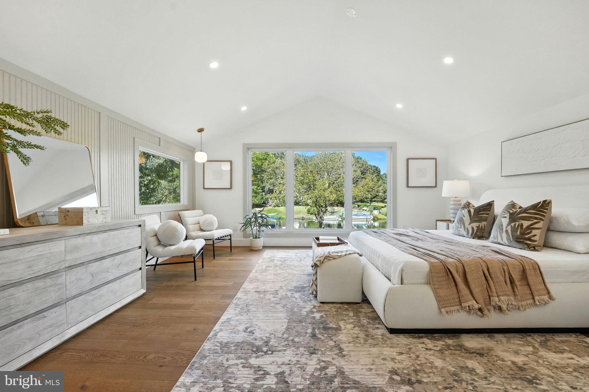 LAKE BARCROFT - Residential