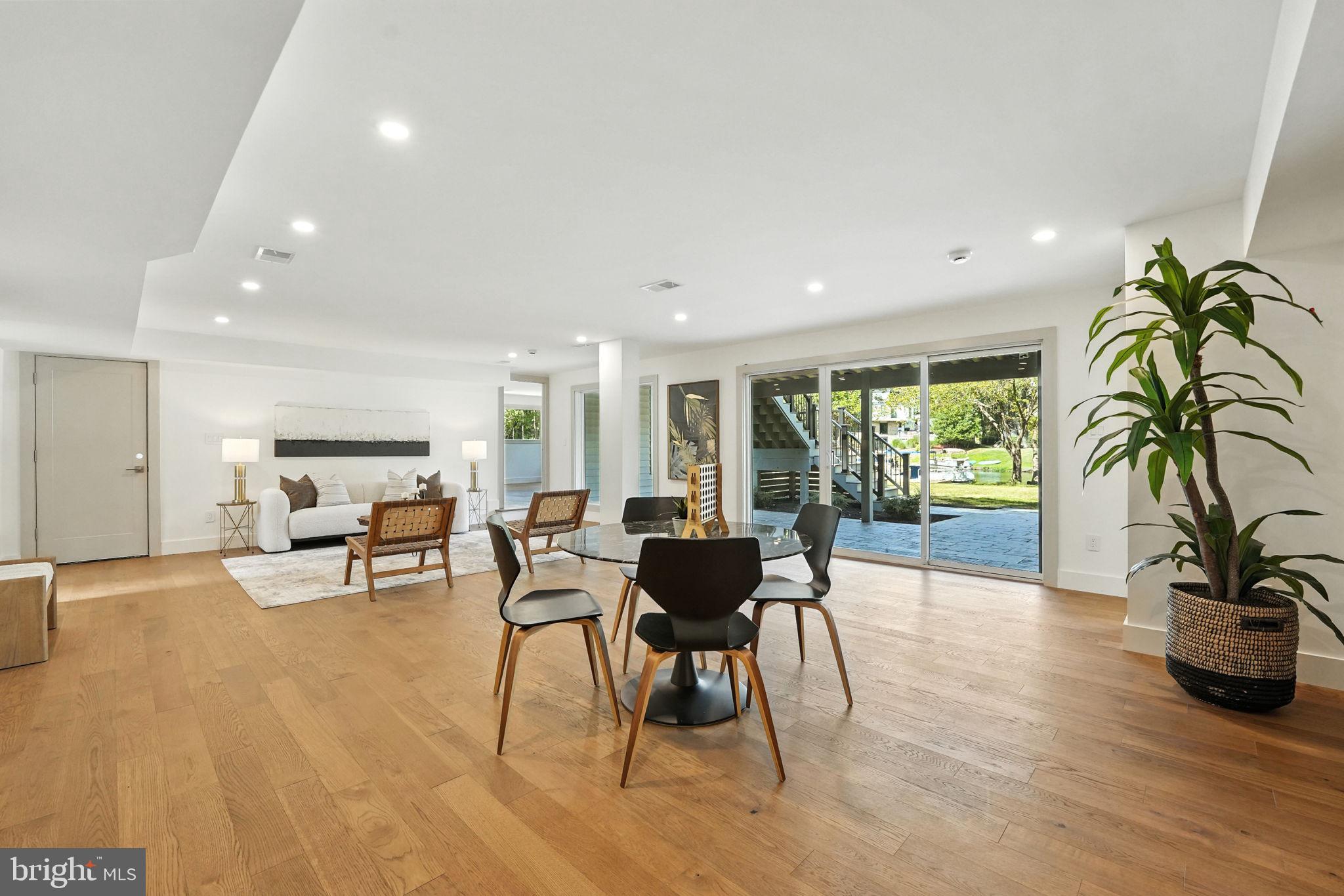 LAKE BARCROFT - Residential