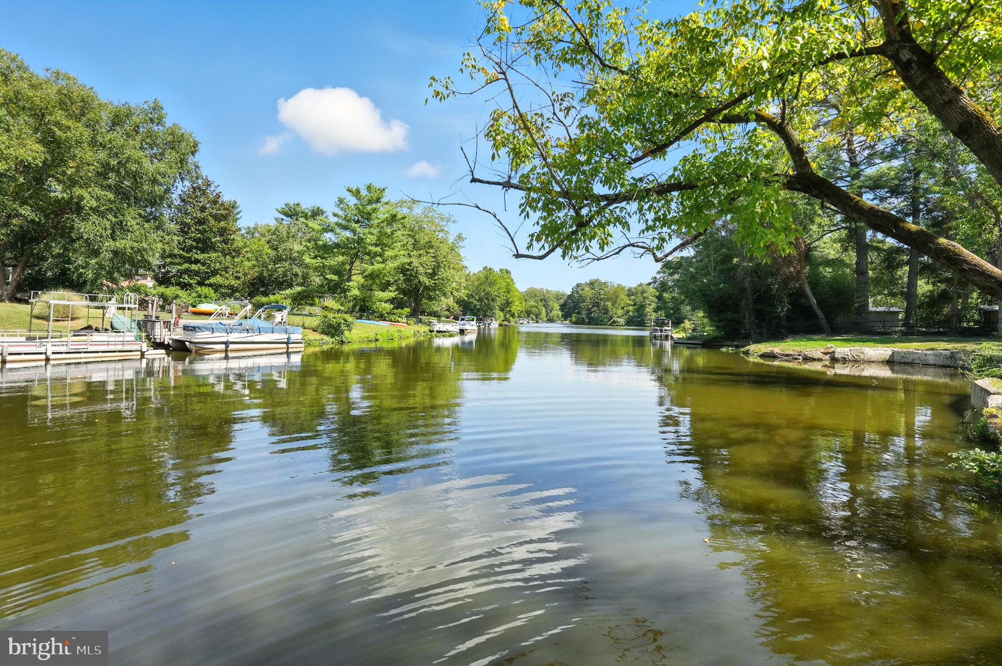 LAKE BARCROFT - Residential