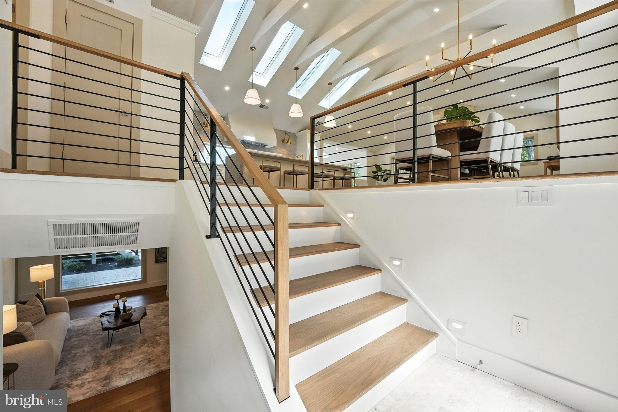 LAKE BARCROFT - Residential