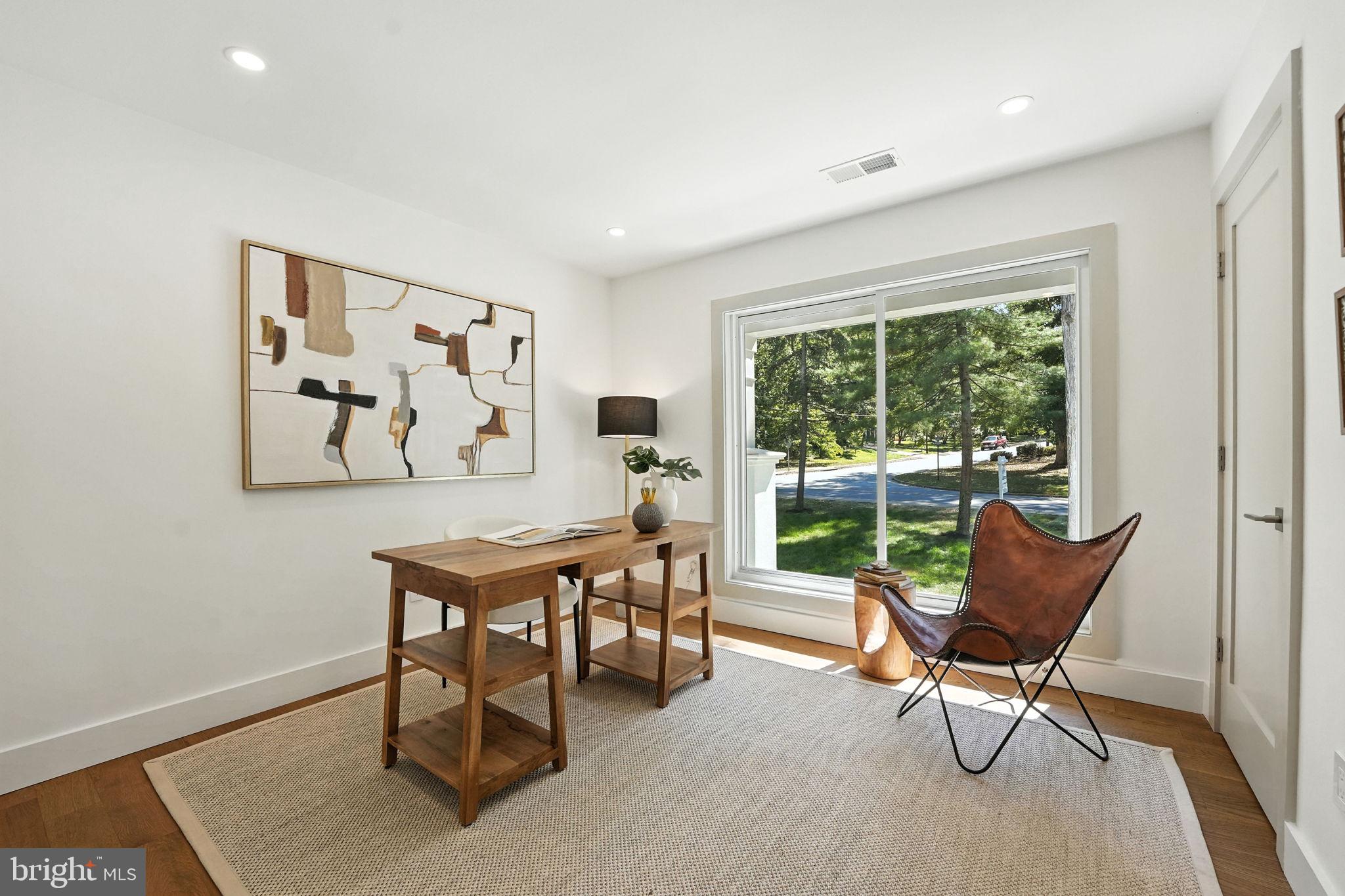 LAKE BARCROFT - Residential