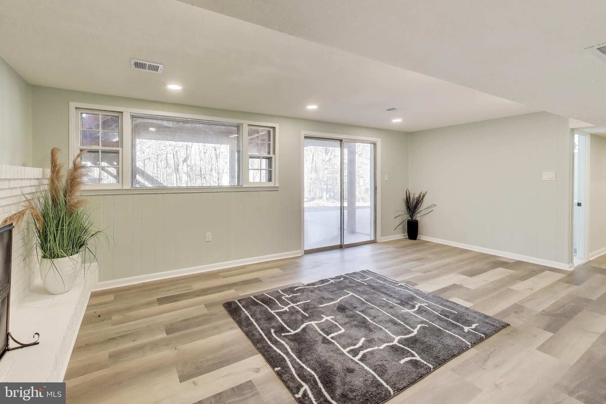 WILLIAMSBURG ESTATES - Residential