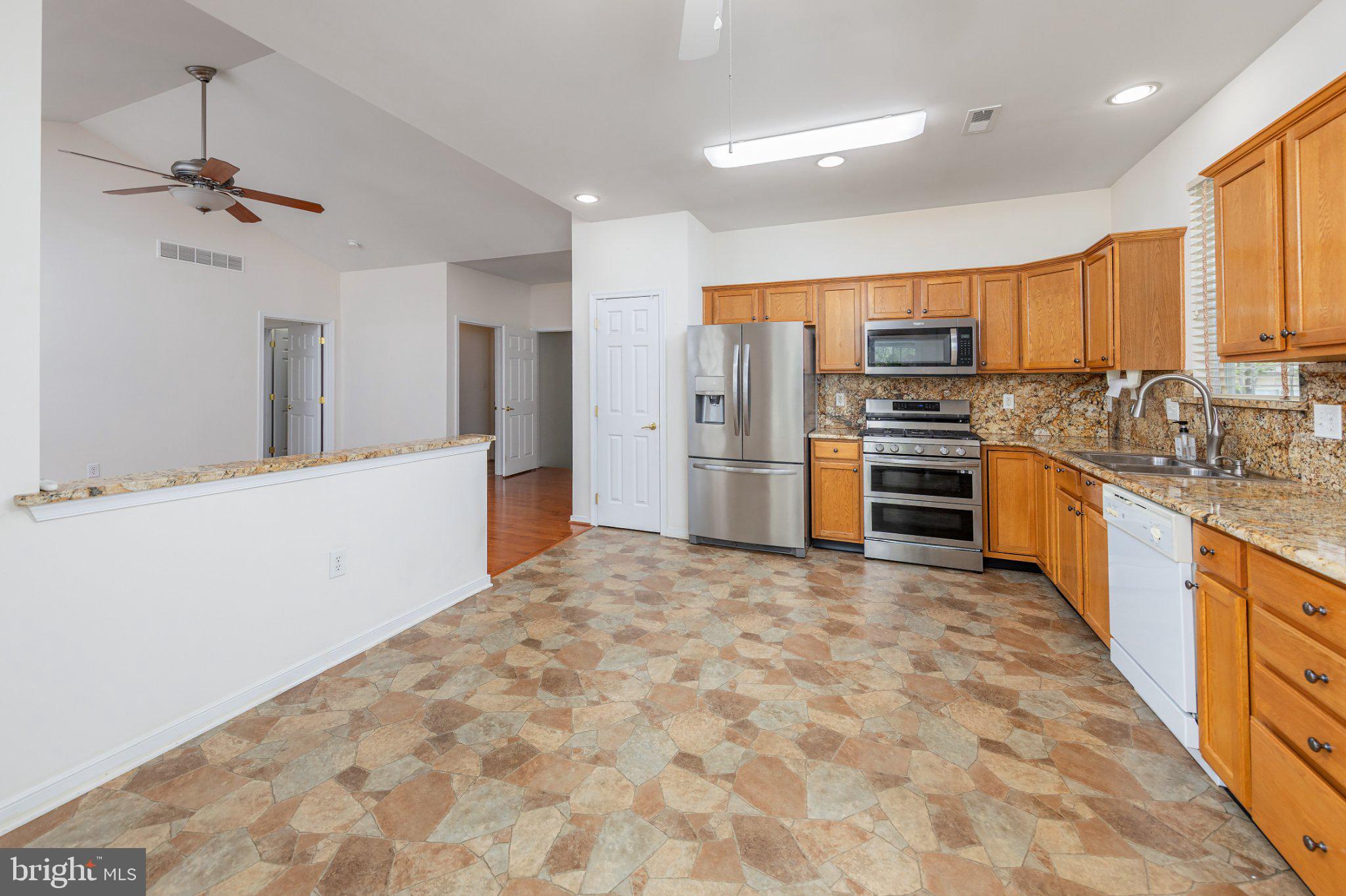 607 HIDDEN OAKS DRIVE