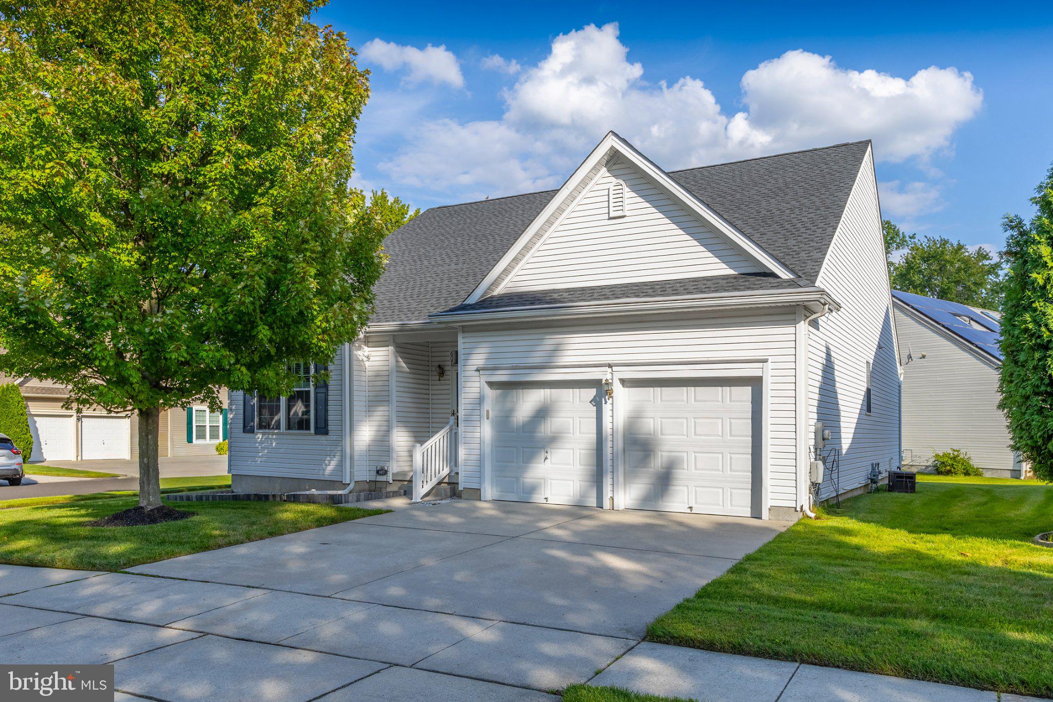 607 HIDDEN OAKS DRIVE