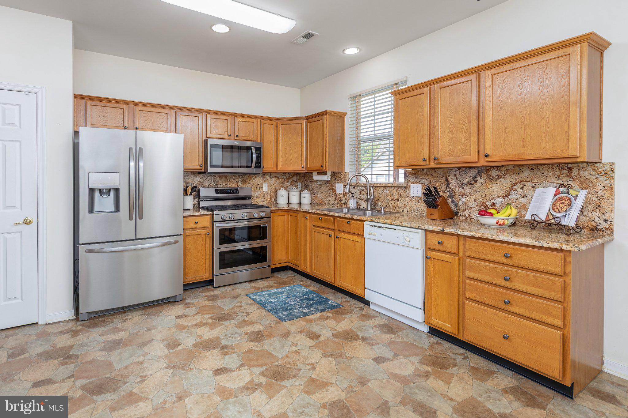 607 HIDDEN OAKS DRIVE