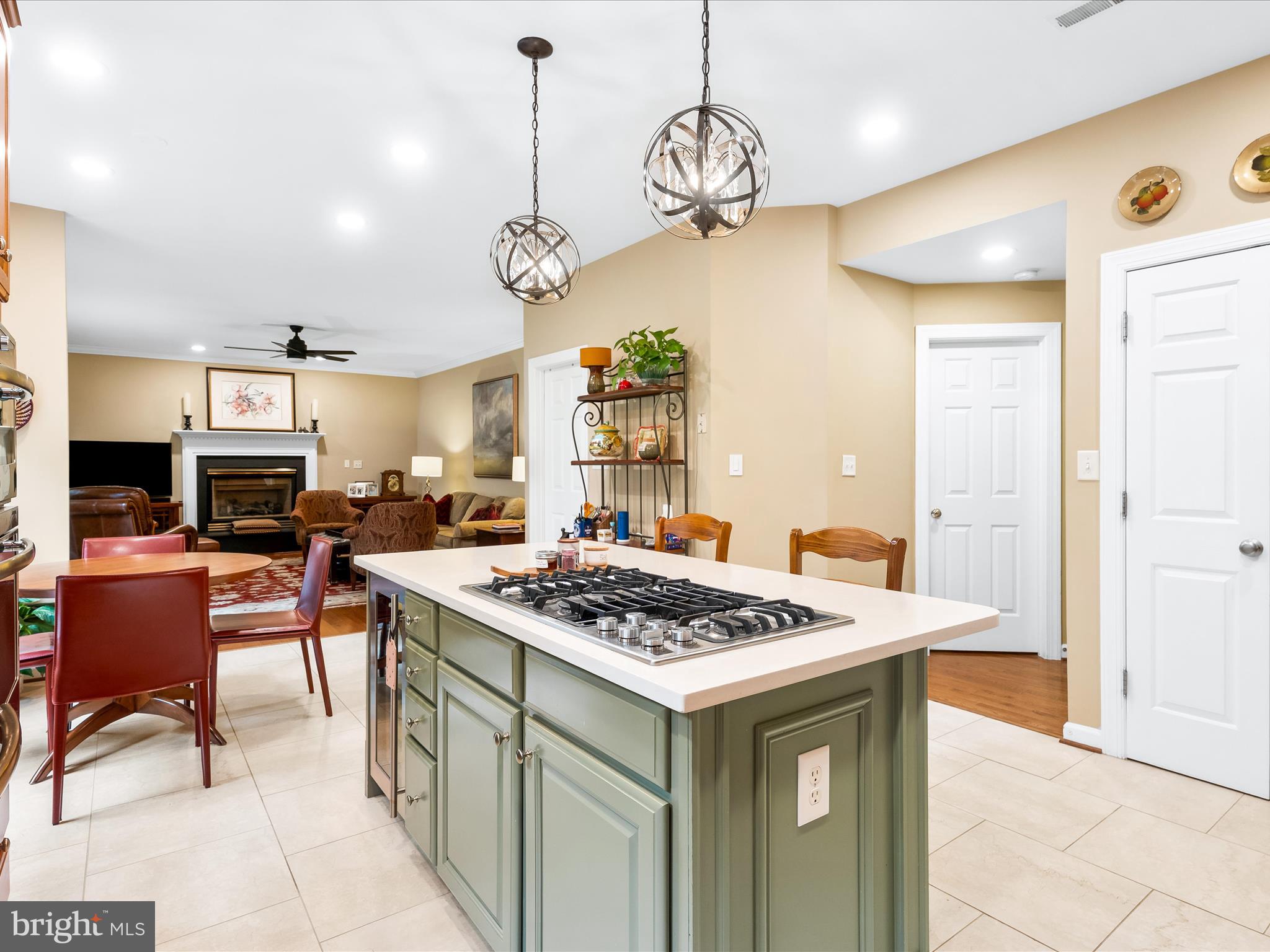 KINGSVIEW VILLAGE - Residential